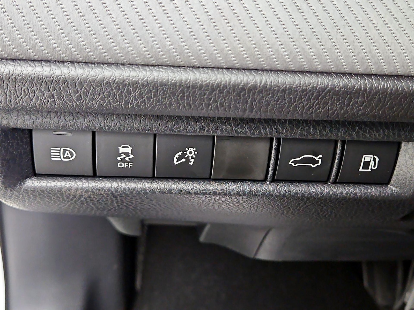 2026 Toyota Camry SE - Photo 14