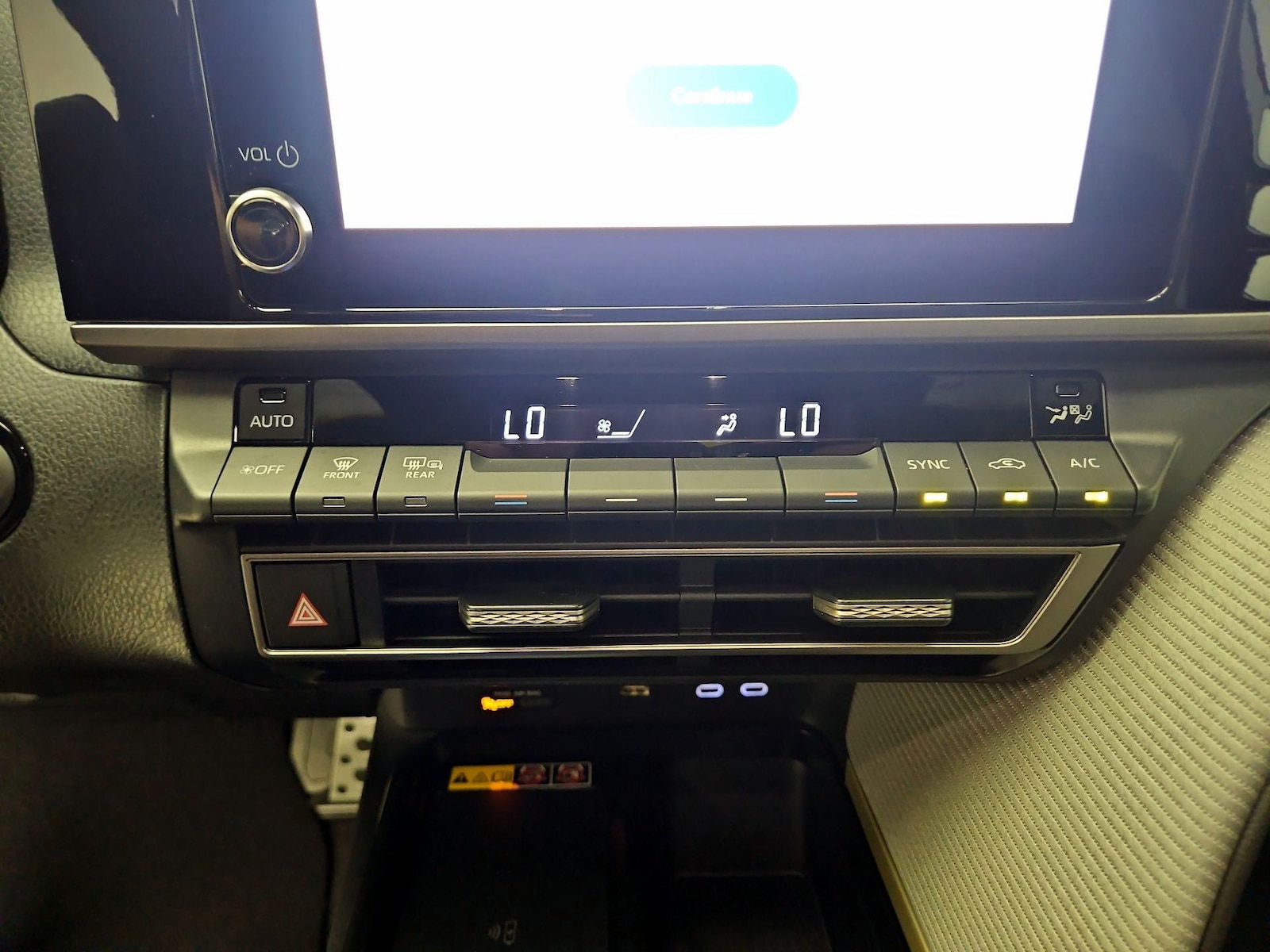 2026 Toyota Camry SE - Photo 17