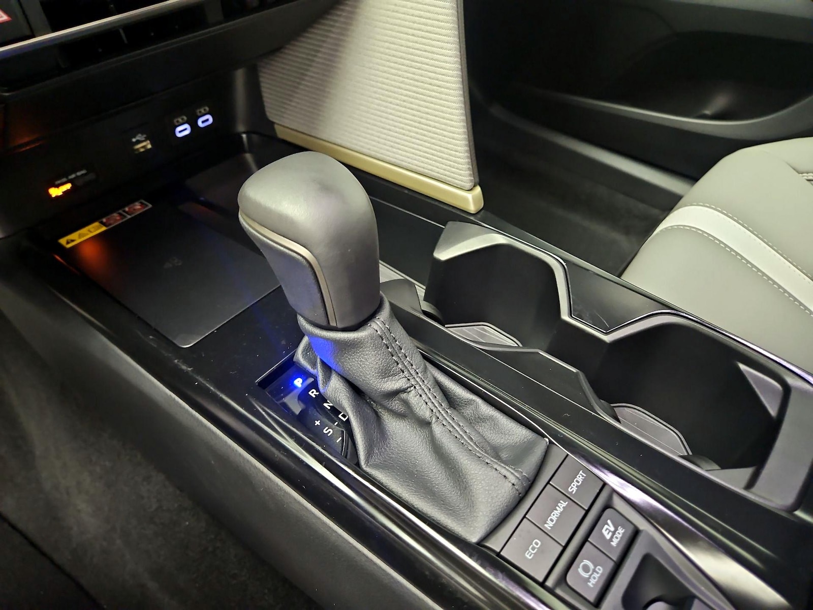 2026 Toyota Camry SE - Photo 18