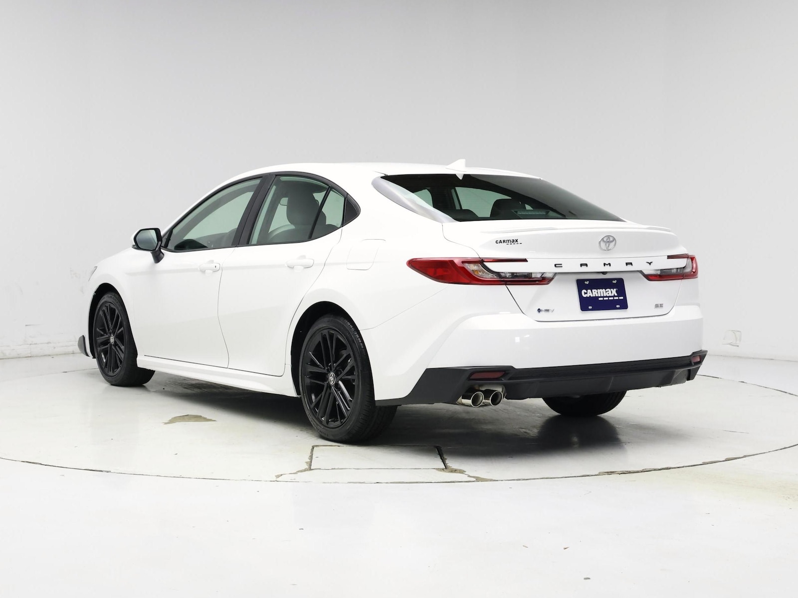 2026 Toyota Camry SE - Photo 3