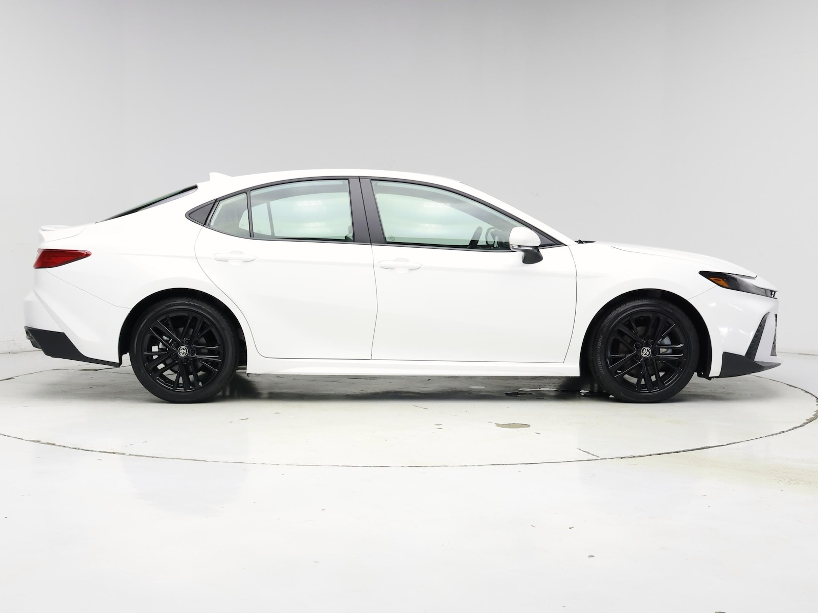 2026 Toyota Camry SE - Photo 8