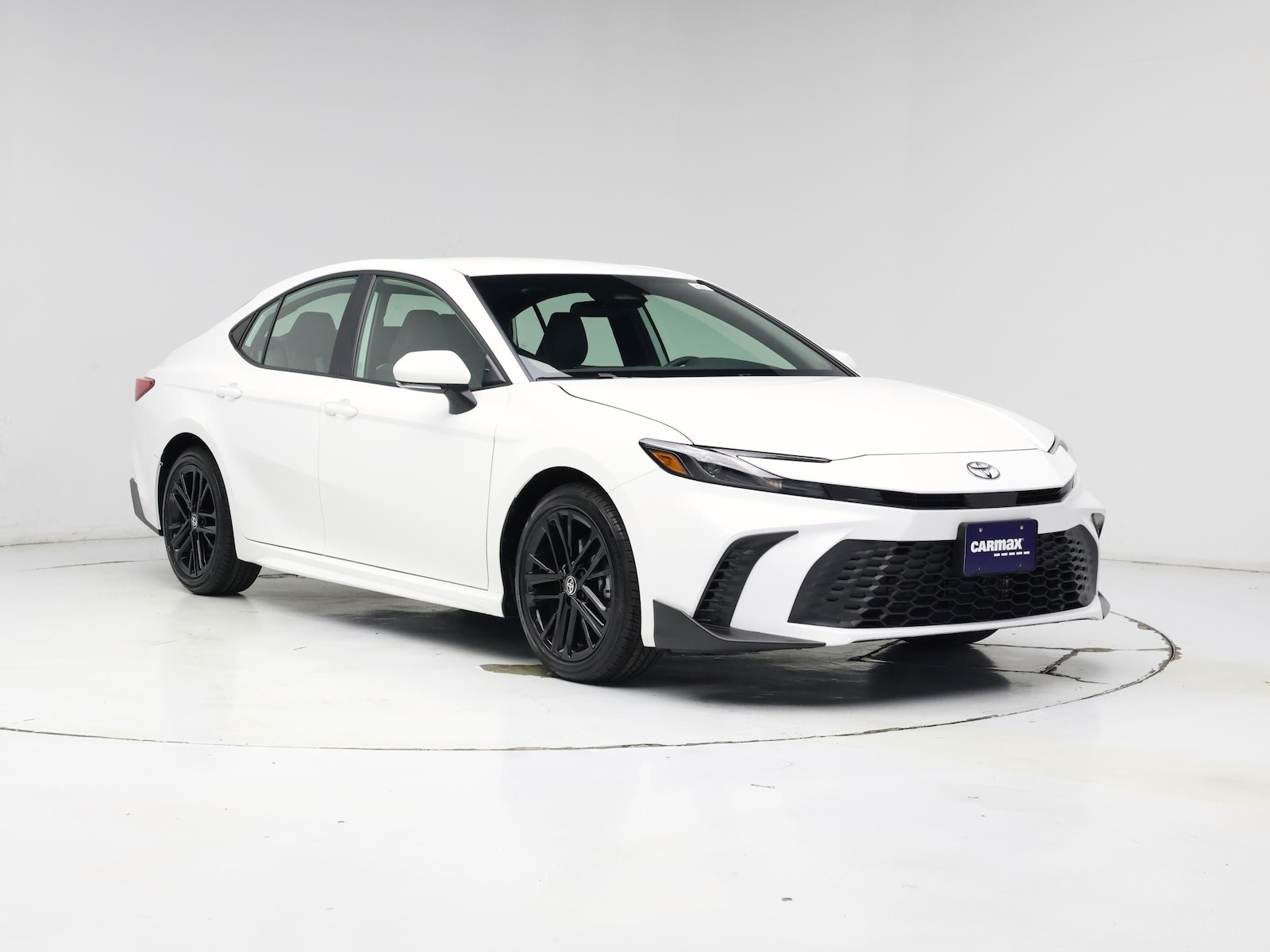 2026 Toyota Camry SE - Photo 2