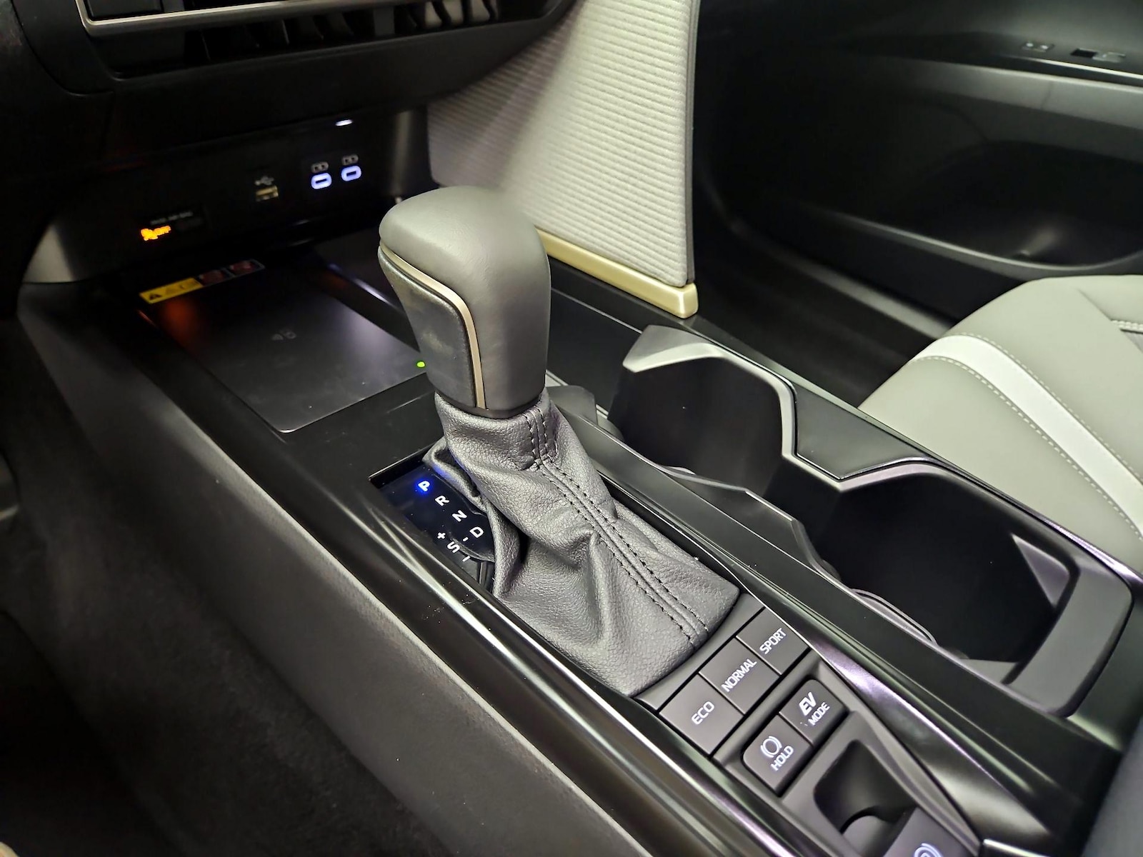 2026 Toyota Camry SE - Photo 18