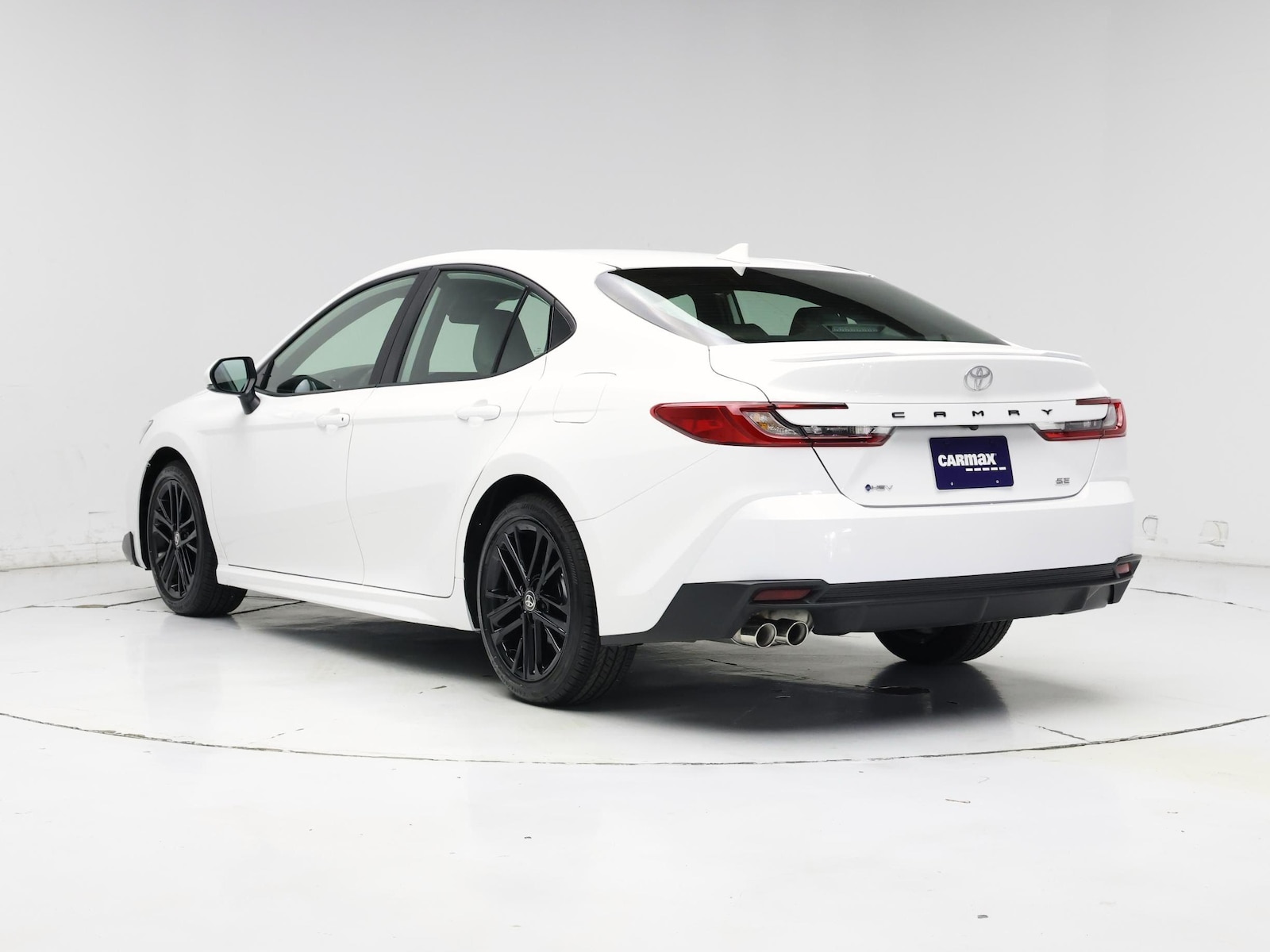 2026 Toyota Camry SE - Photo 3