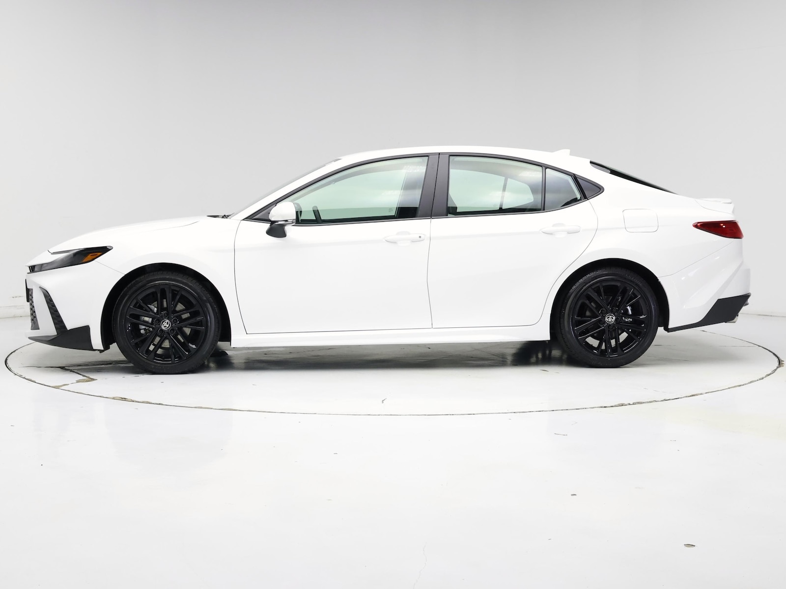 2026 Toyota Camry SE - Photo 4