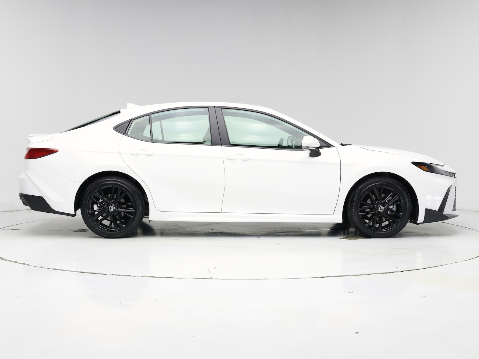 2026 Toyota Camry SE - Photo 8