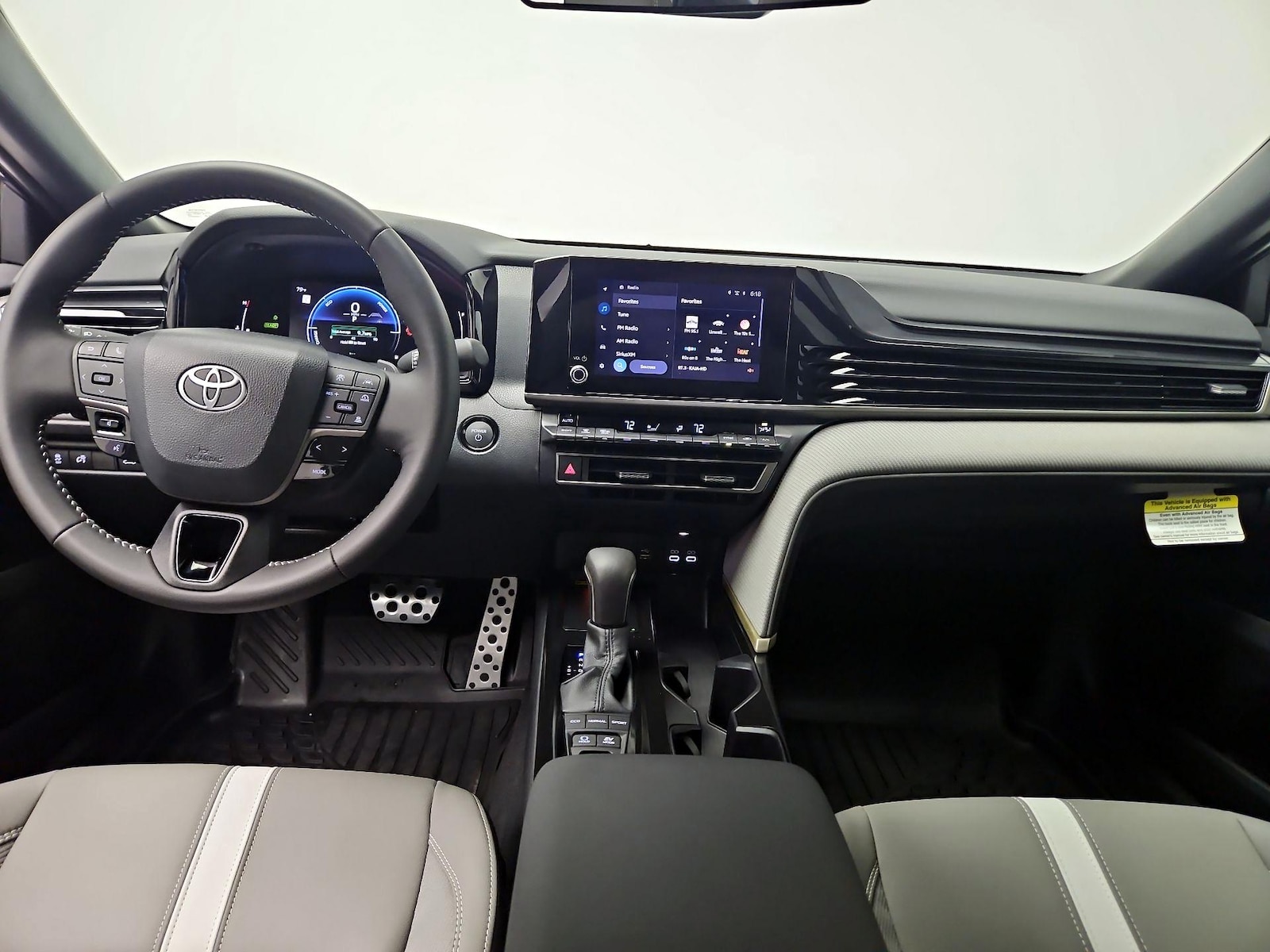 2026 Toyota Camry SE - Photo 10