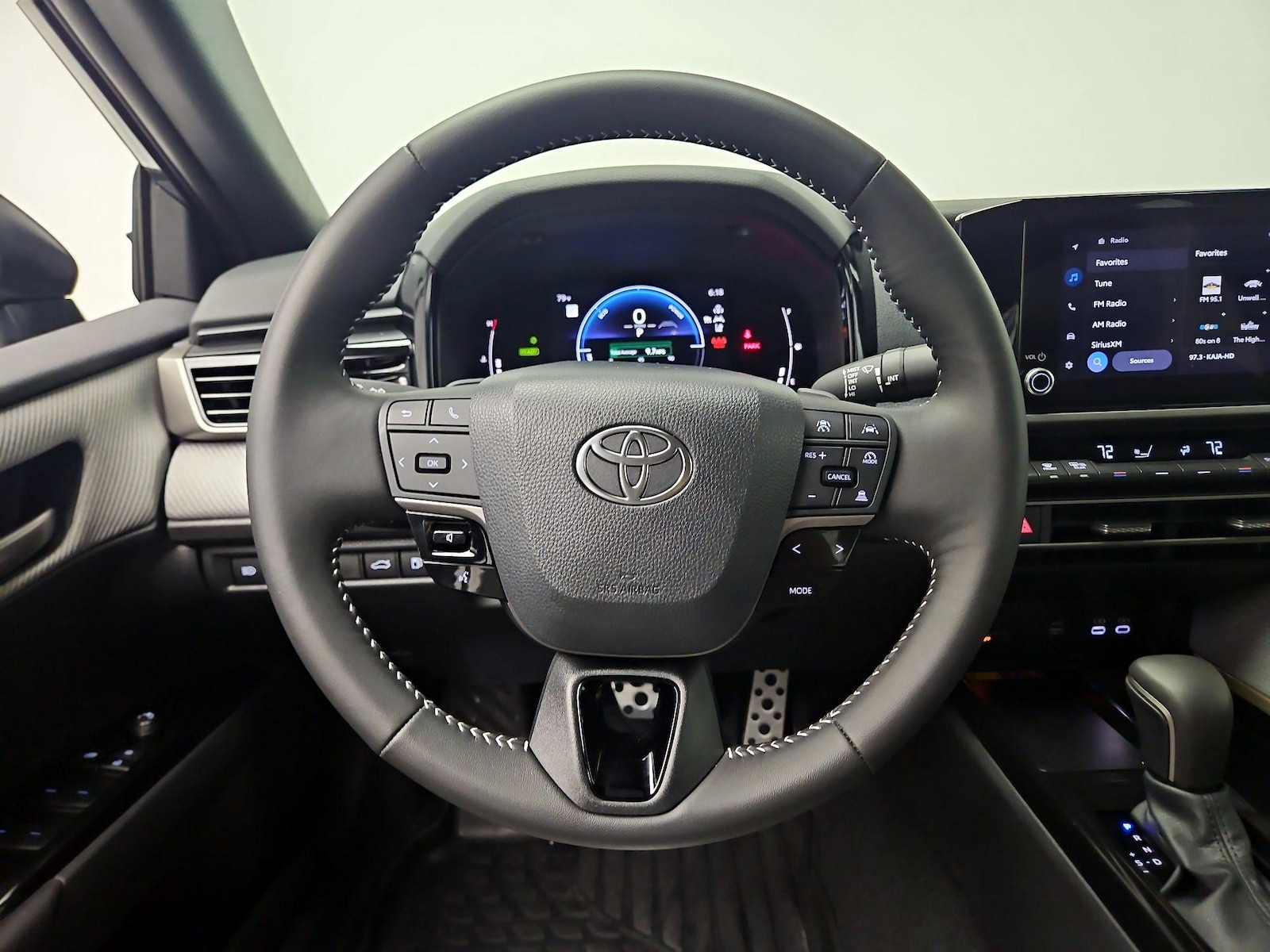 2026 Toyota Camry SE - Photo 11