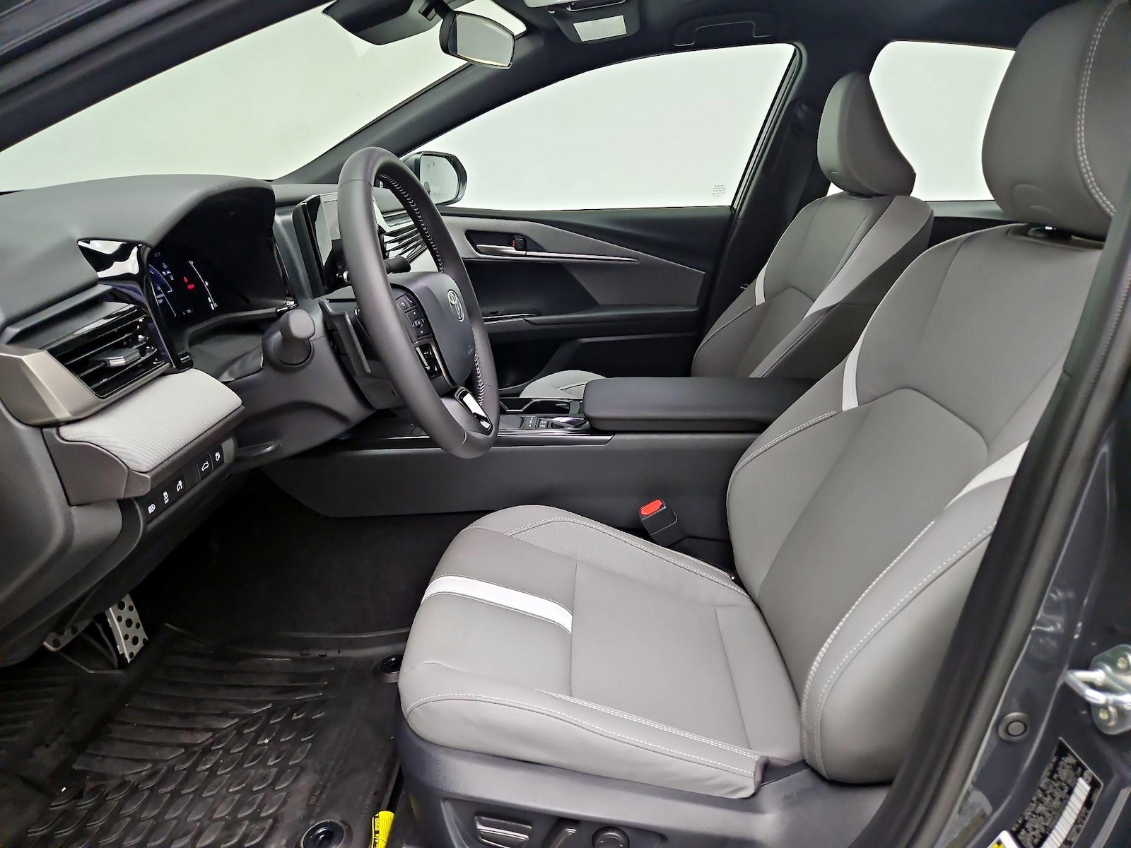 2026 Toyota Camry SE - Photo 12
