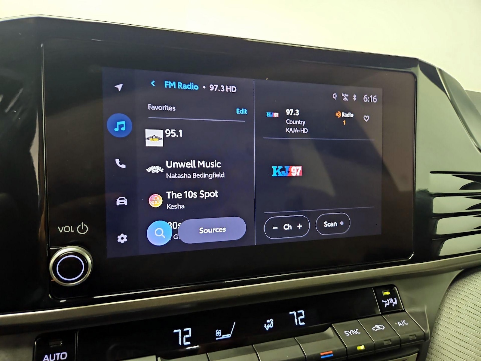 2026 Toyota Camry SE - Photo 16