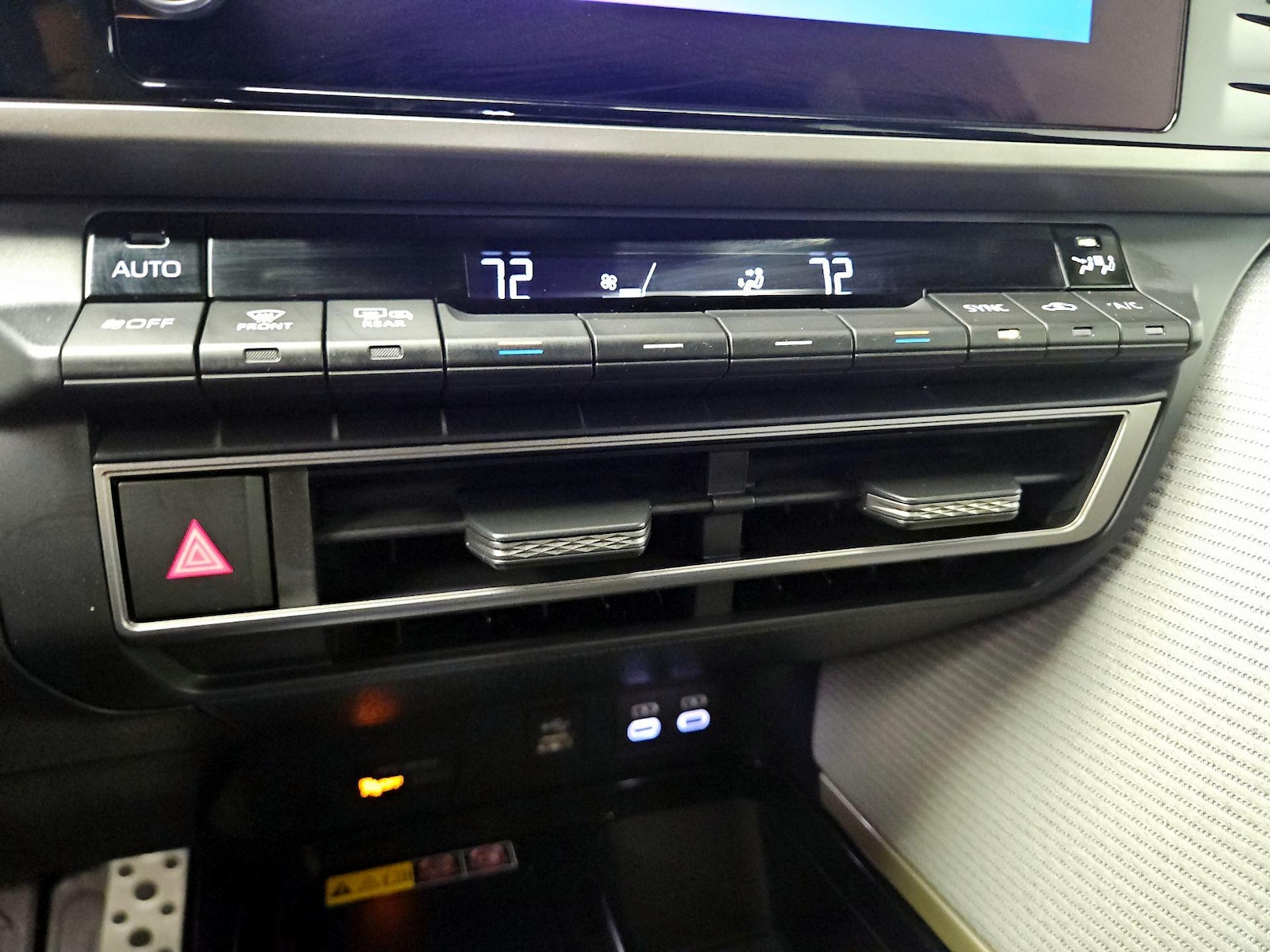 2026 Toyota Camry SE - Photo 17