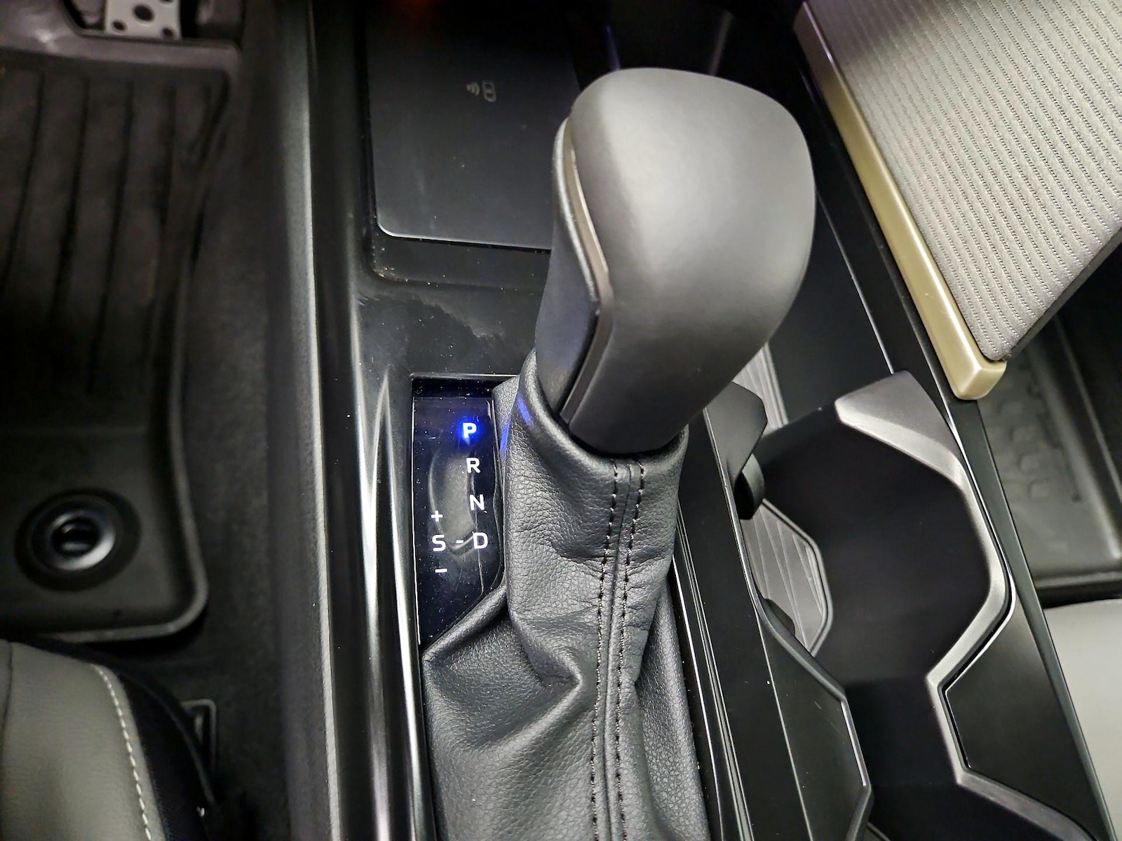 2026 Toyota Camry SE - Photo 18