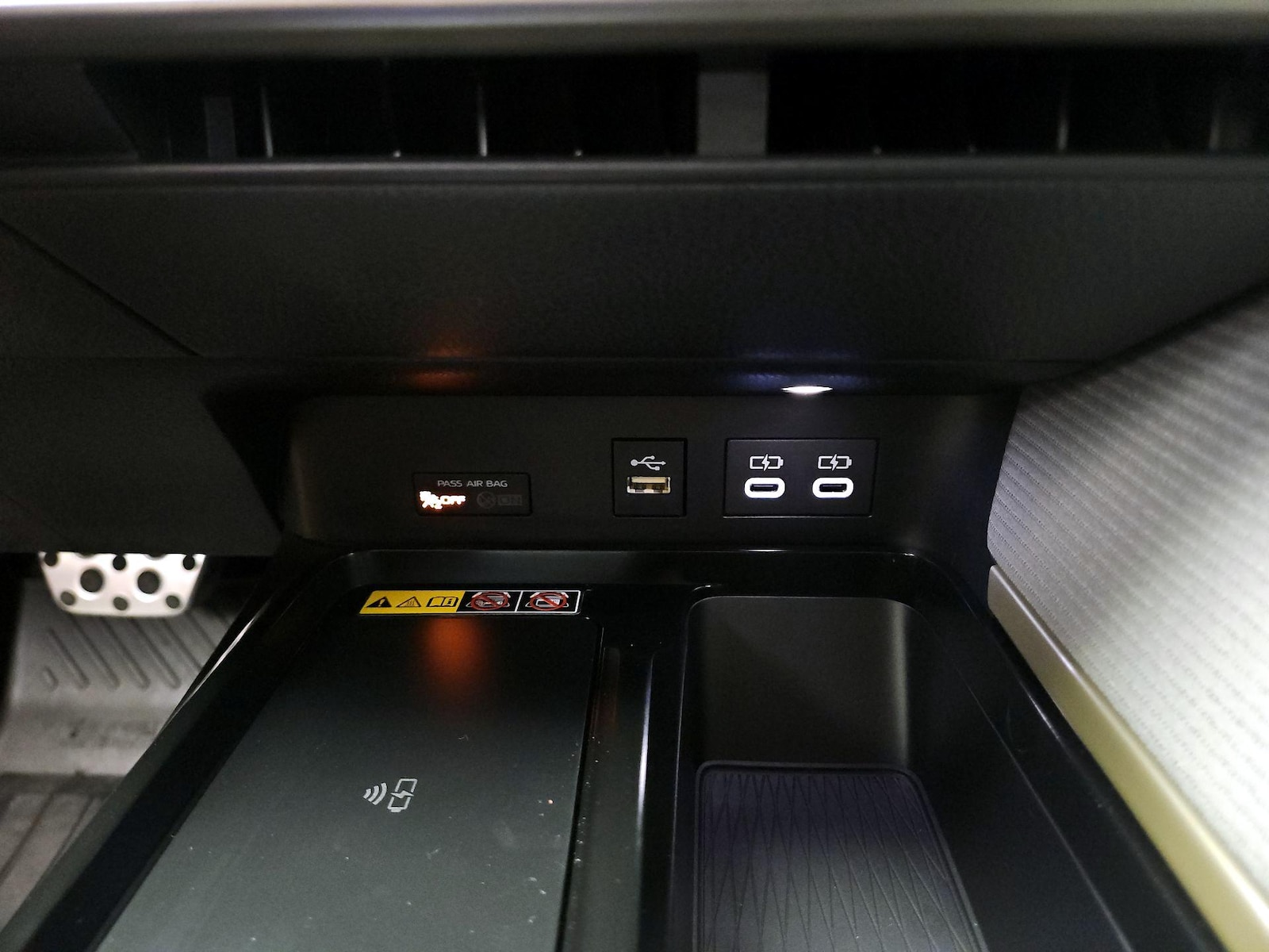 2026 Toyota Camry SE - Photo 19