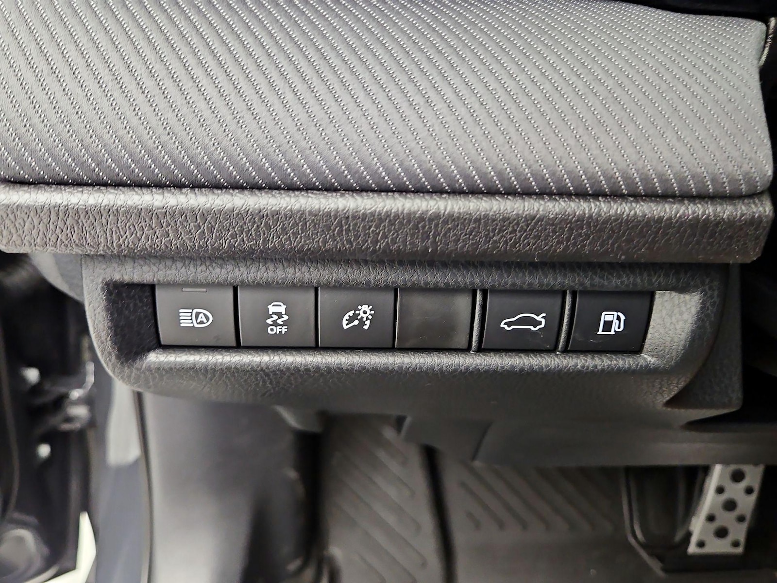 2026 Toyota Camry SE - Photo 14