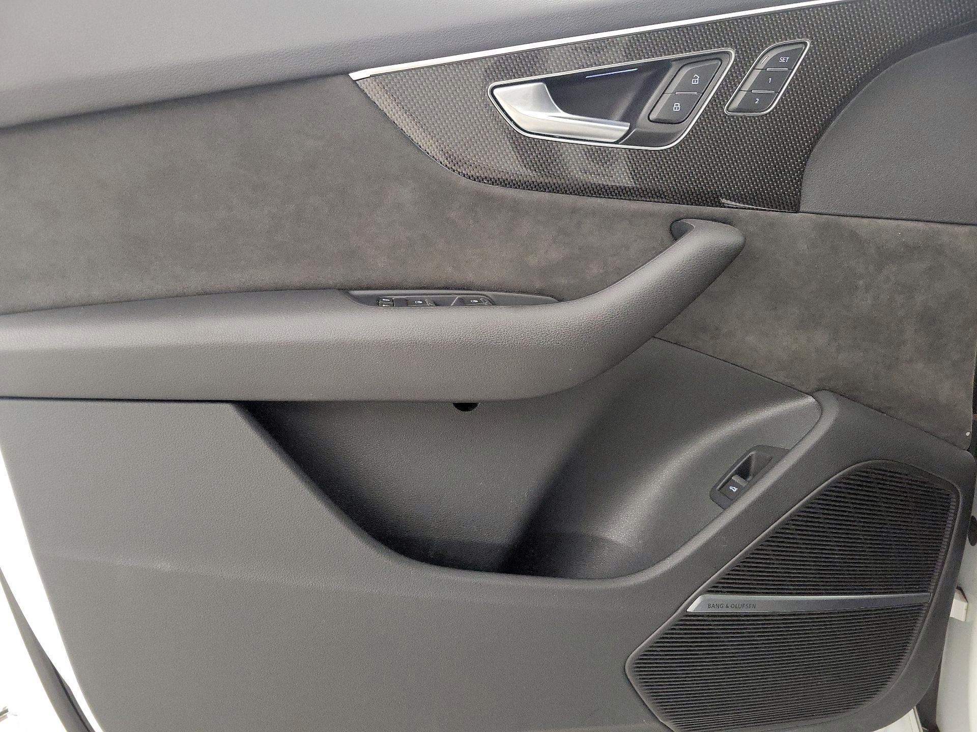 Thumbnail: 2021 Audi SQ7 - 12