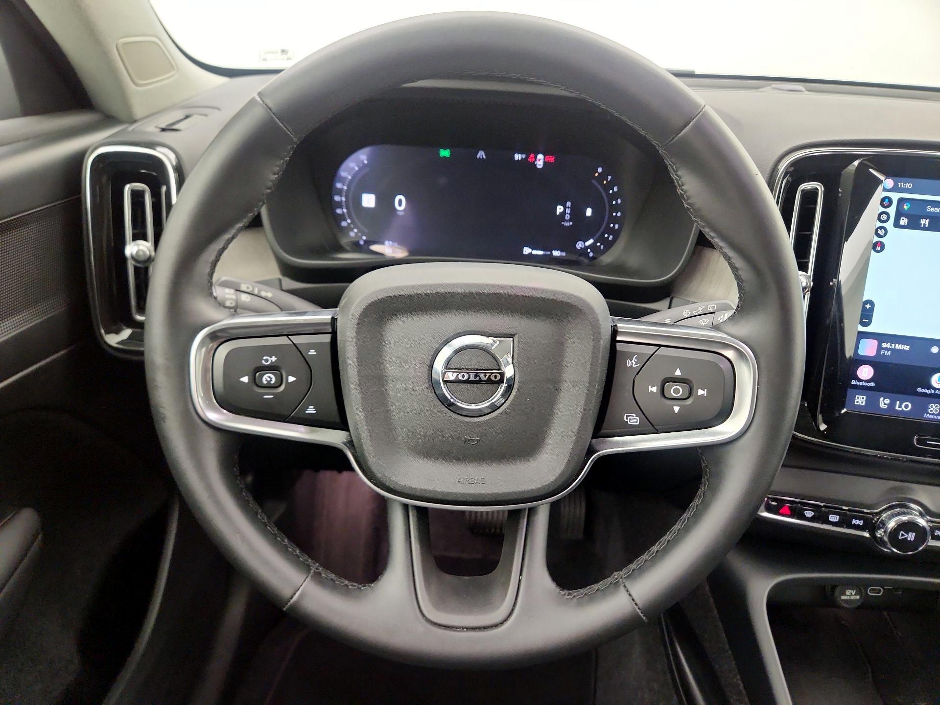 Thumbnail: 2025 Volvo XC40 - 10