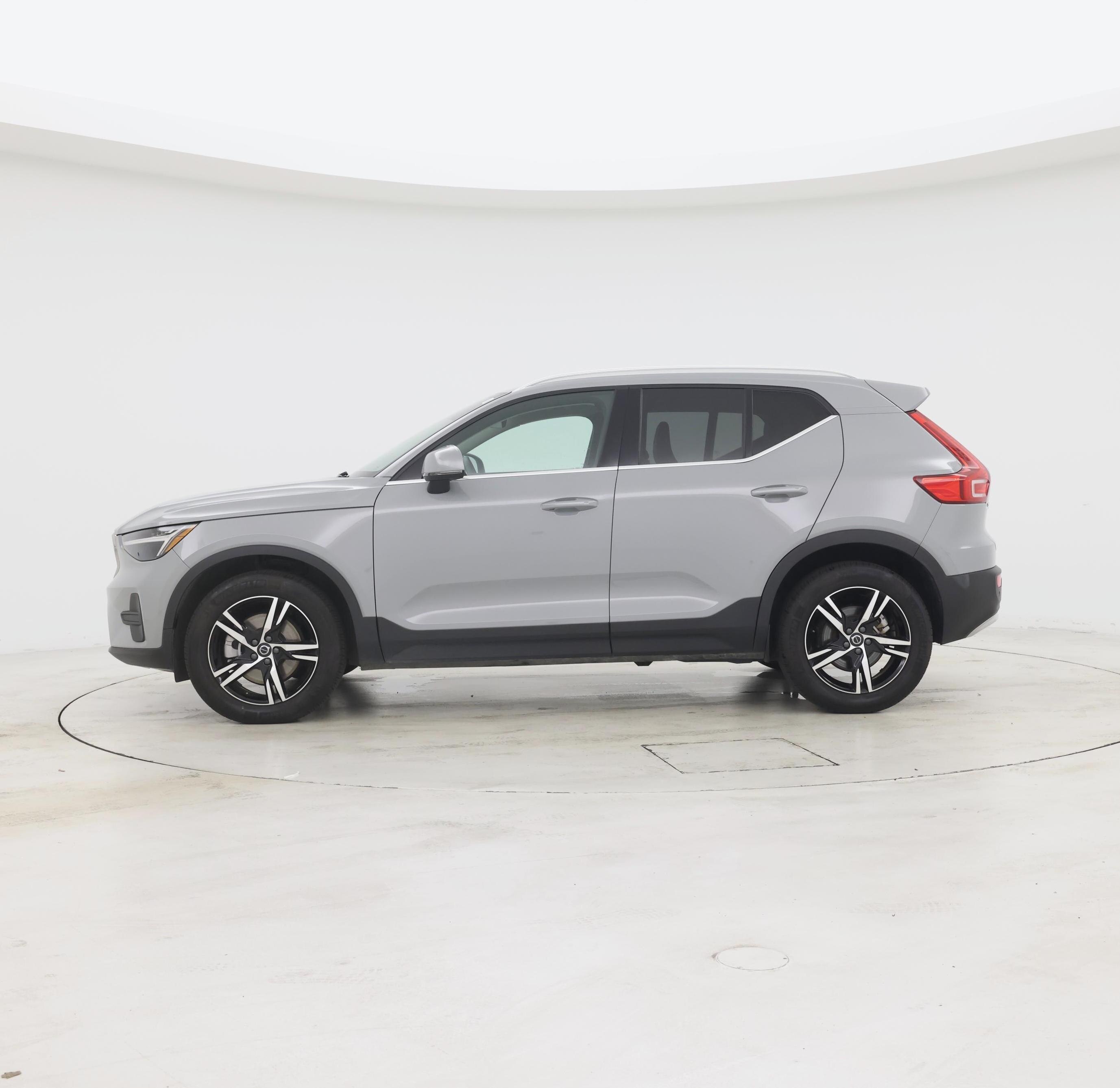 Thumbnail: 2025 Volvo XC40 - 3
