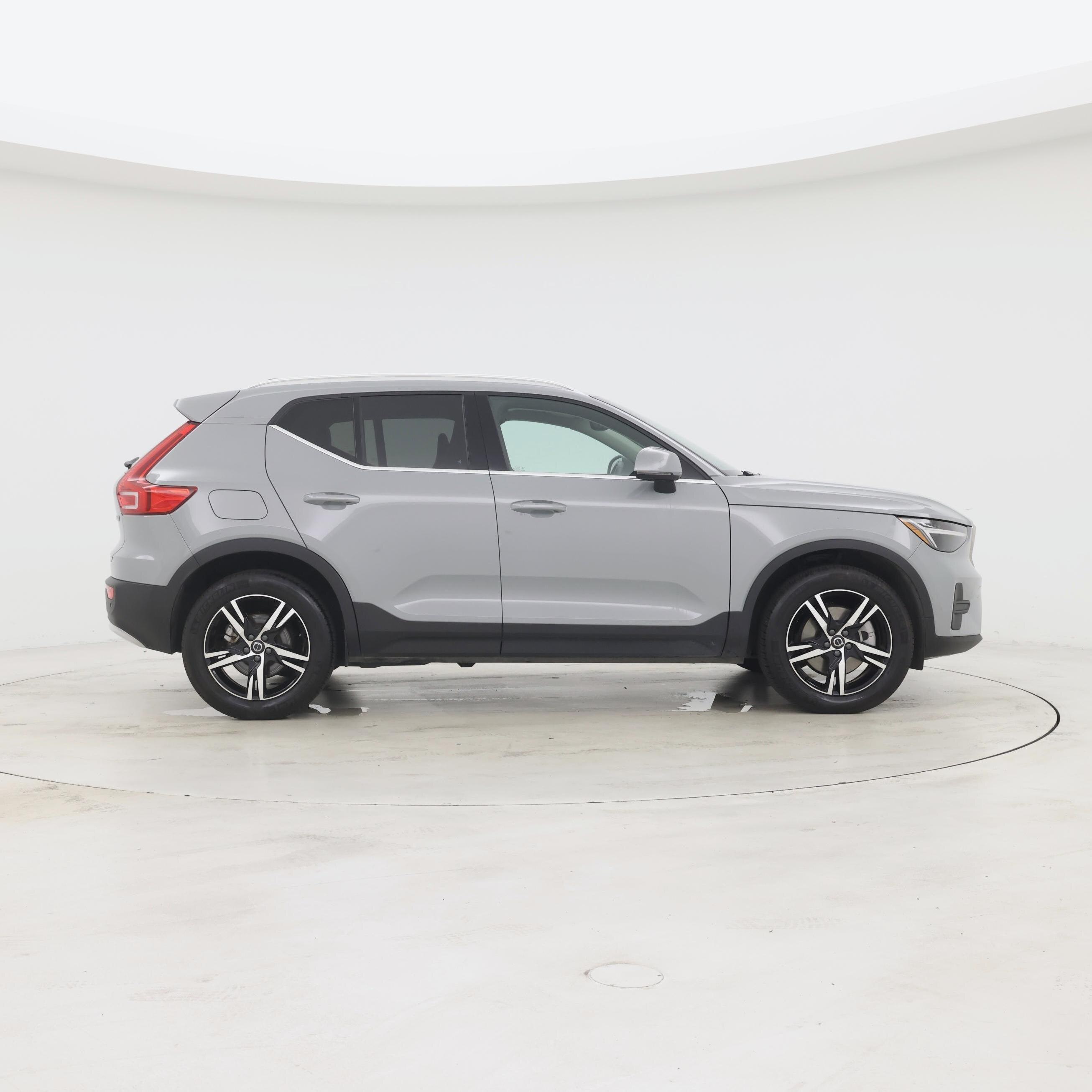 Thumbnail: 2025 Volvo XC40 - 7