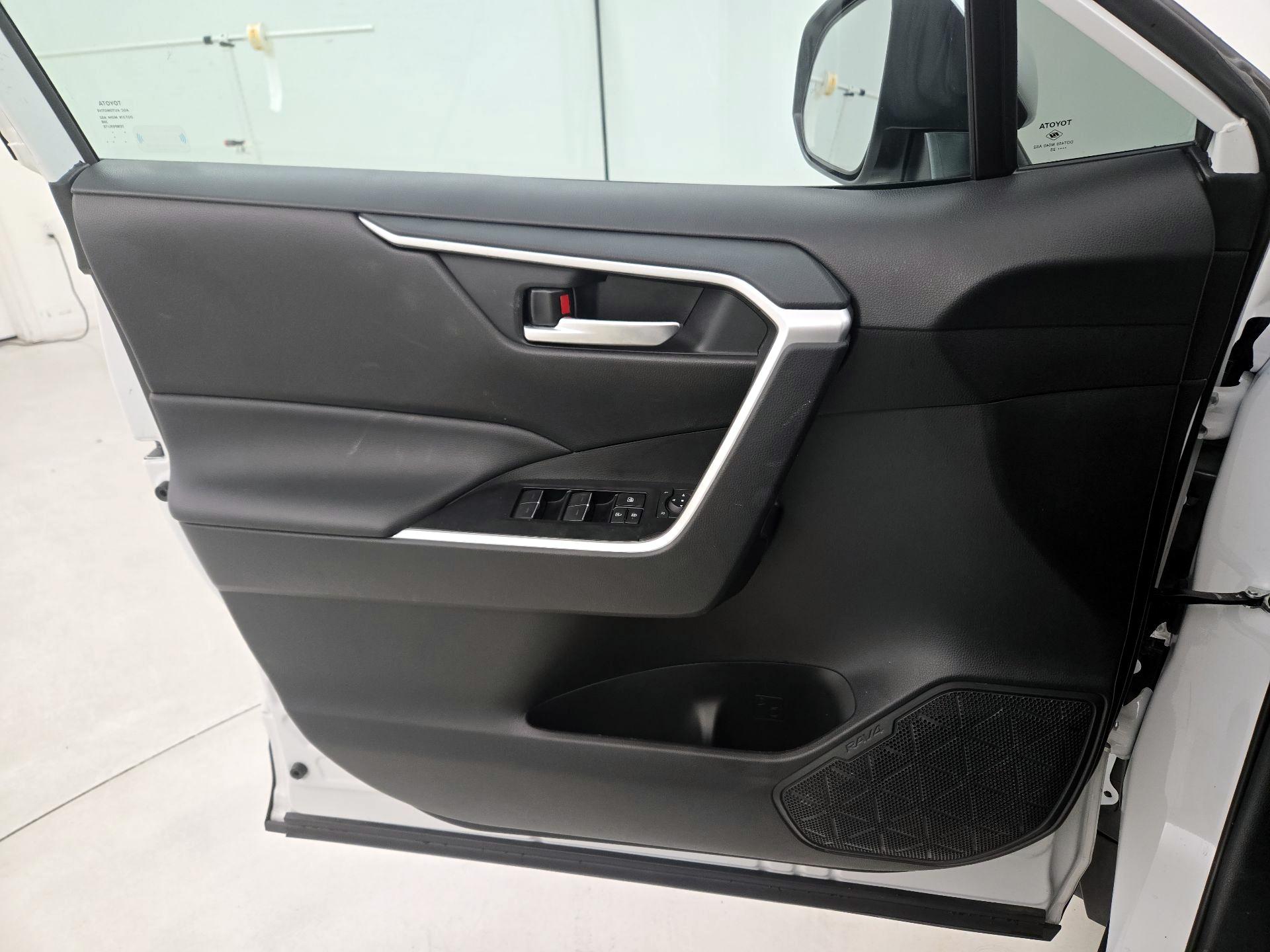 Thumbnail: 2025 Toyota RAV4 - 12