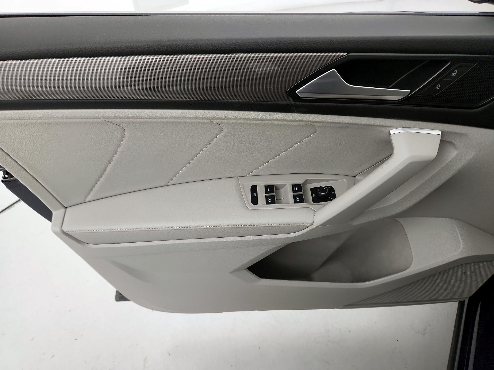 Thumbnail: 2023 Volkswagen Tiguan - 12