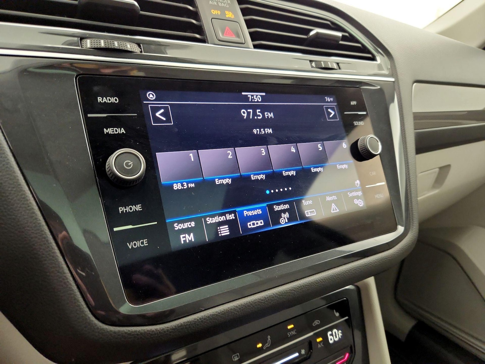 2023 Volkswagen Tiguan SE - Photo 16