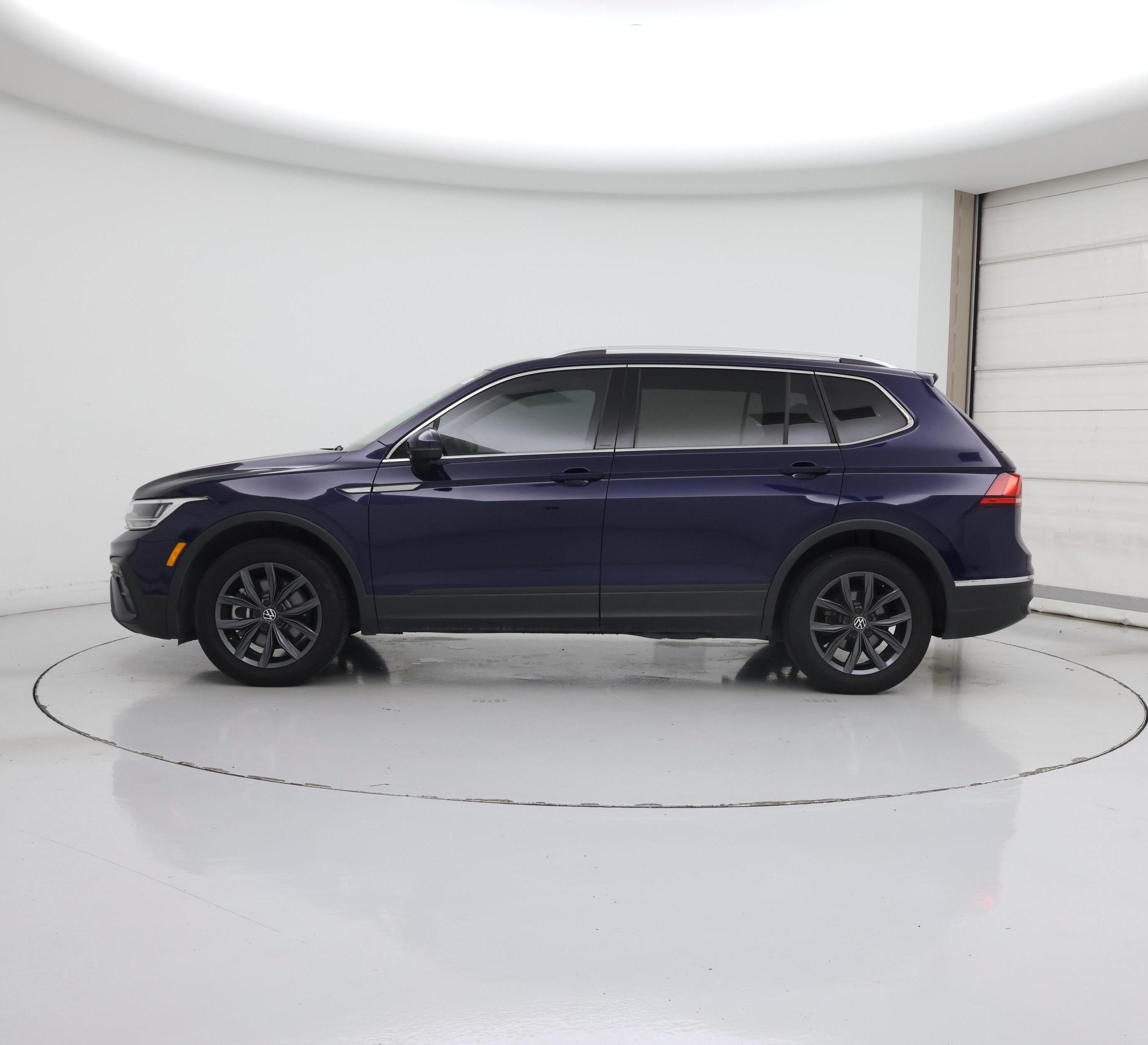 Thumbnail: 2023 Volkswagen Tiguan - 3
