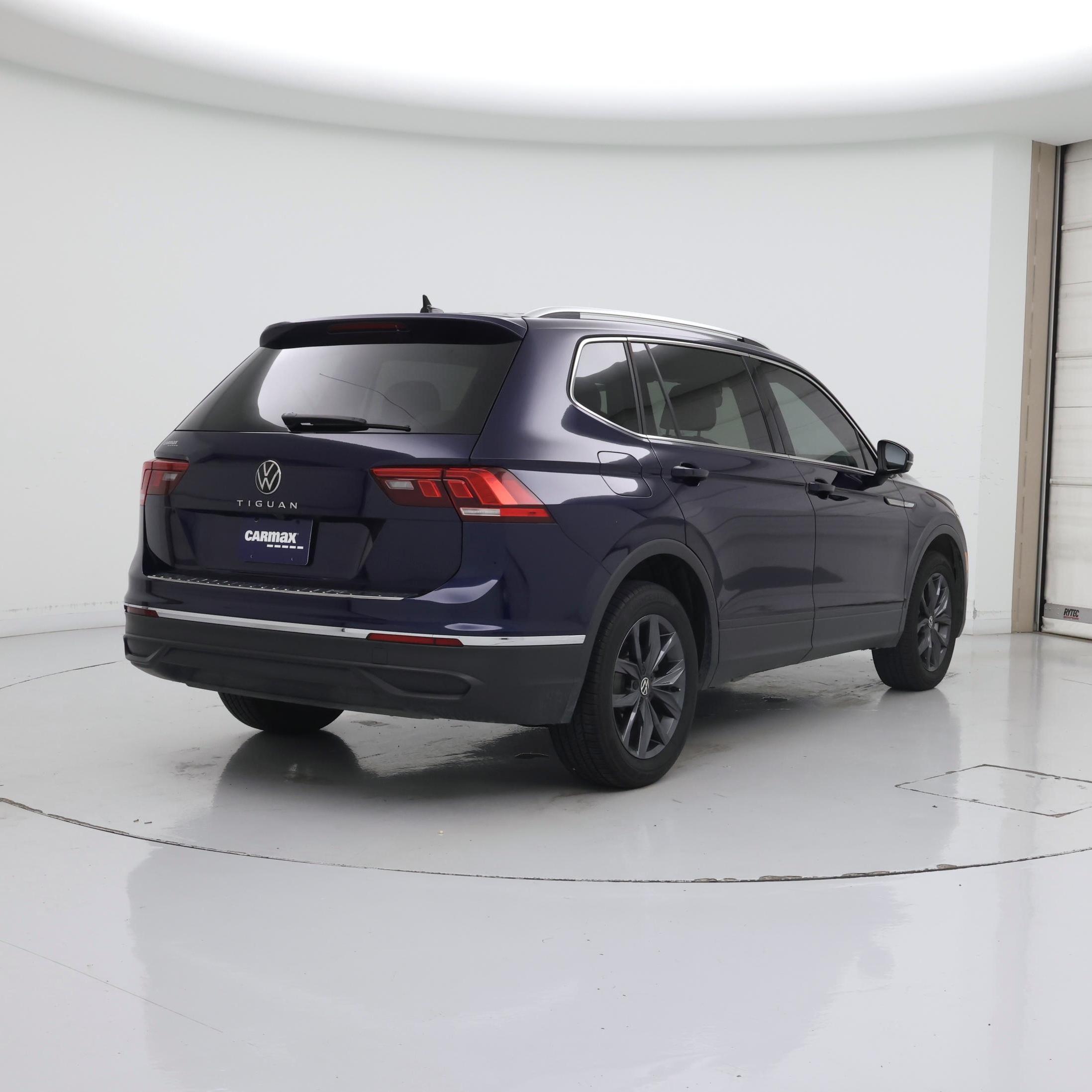Thumbnail: 2023 Volkswagen Tiguan - 8
