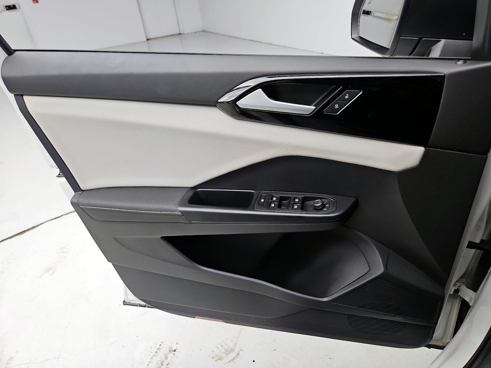 2025 Volkswagen Taos S - Photo 13