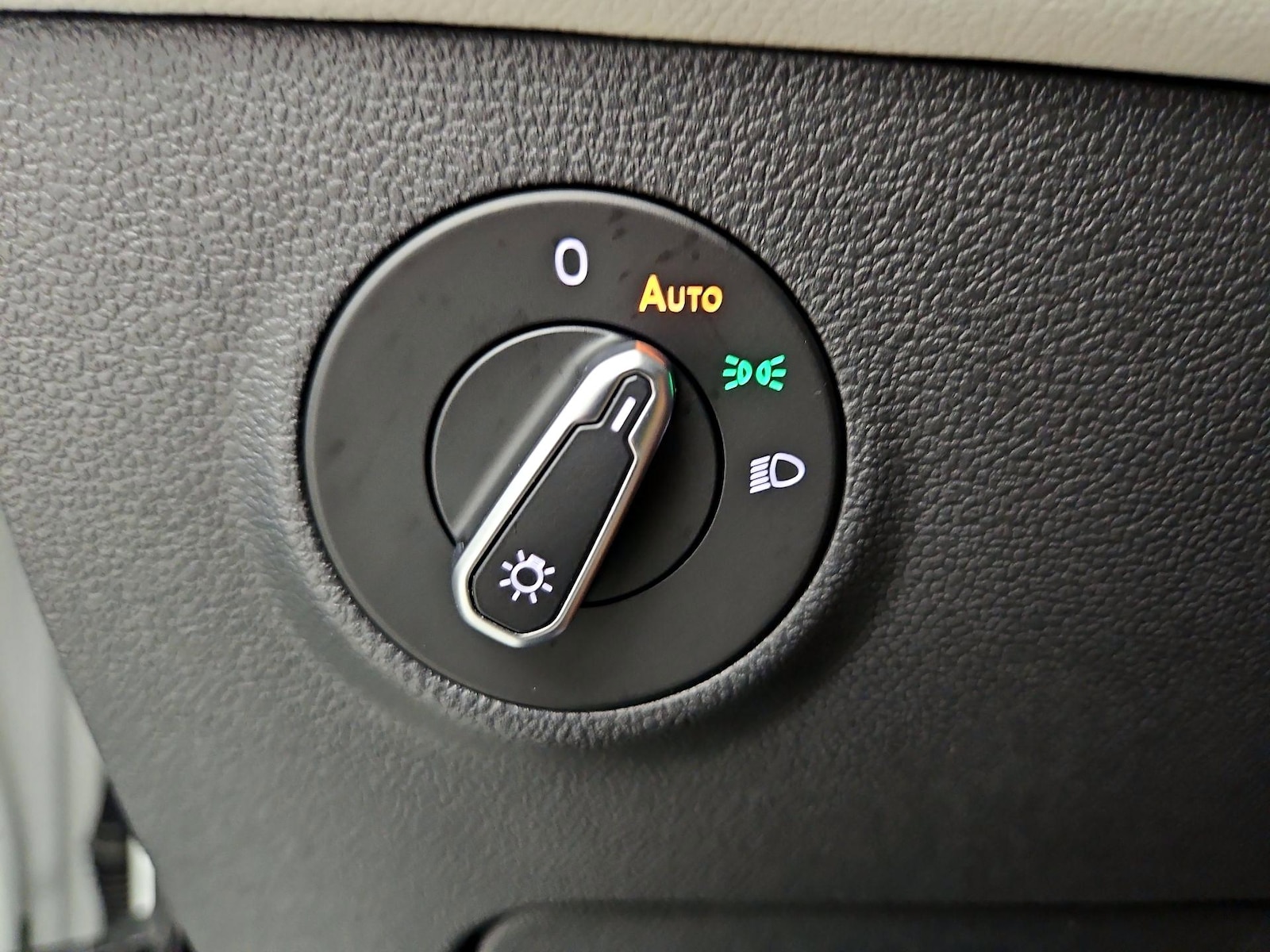 2025 Volkswagen Taos S - Photo 14