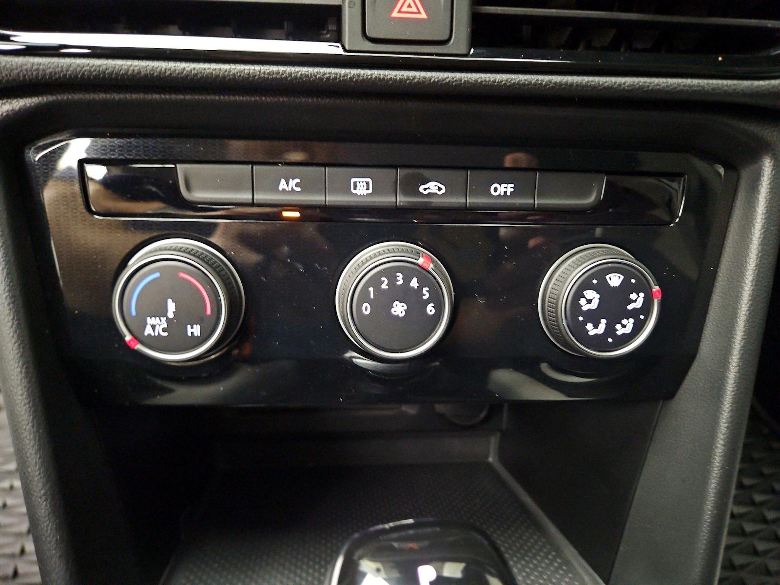 2025 Volkswagen Taos S - Photo 17