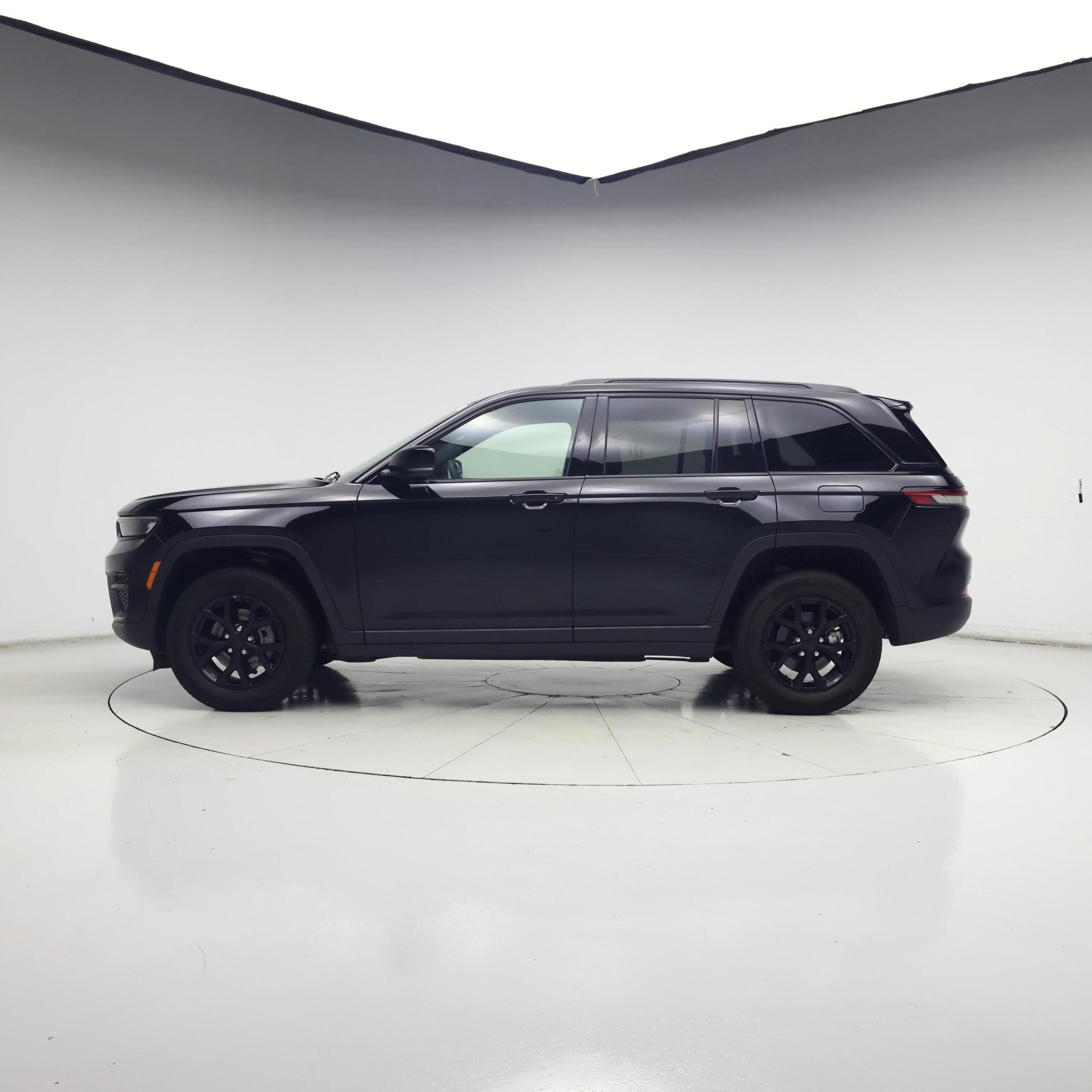 Thumbnail: 2025 Jeep Grand Cherokee - 3