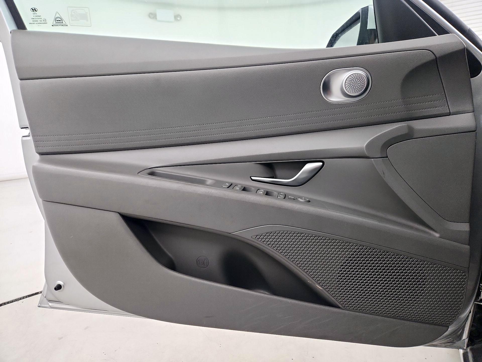 Thumbnail: 2021 Hyundai Elantra - 12