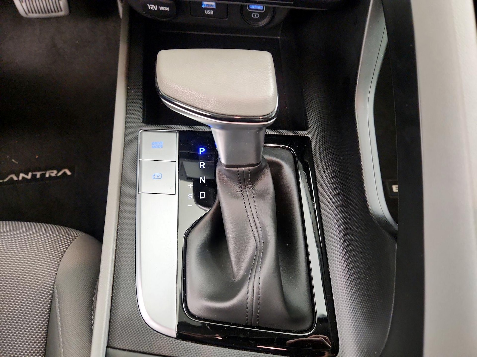 2021 Hyundai Elantra SE - Photo 18