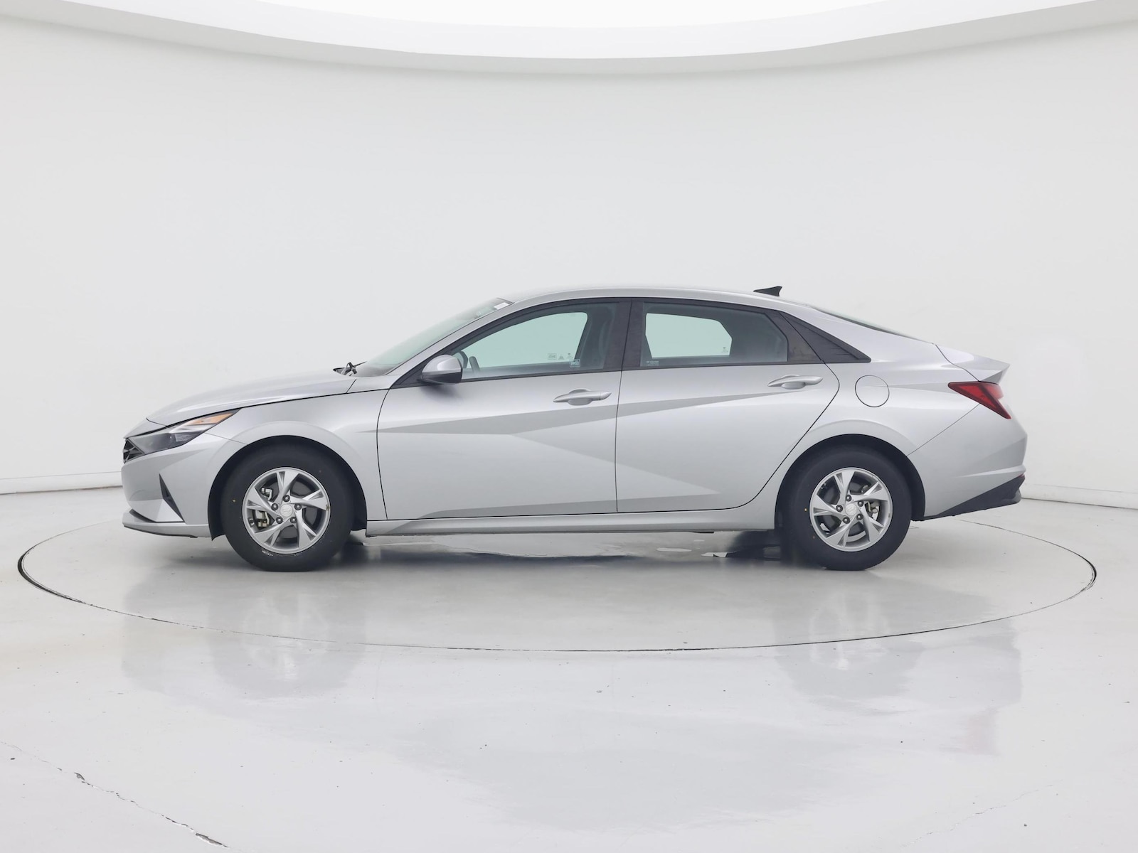 2021 Hyundai Elantra SE - Photo 4