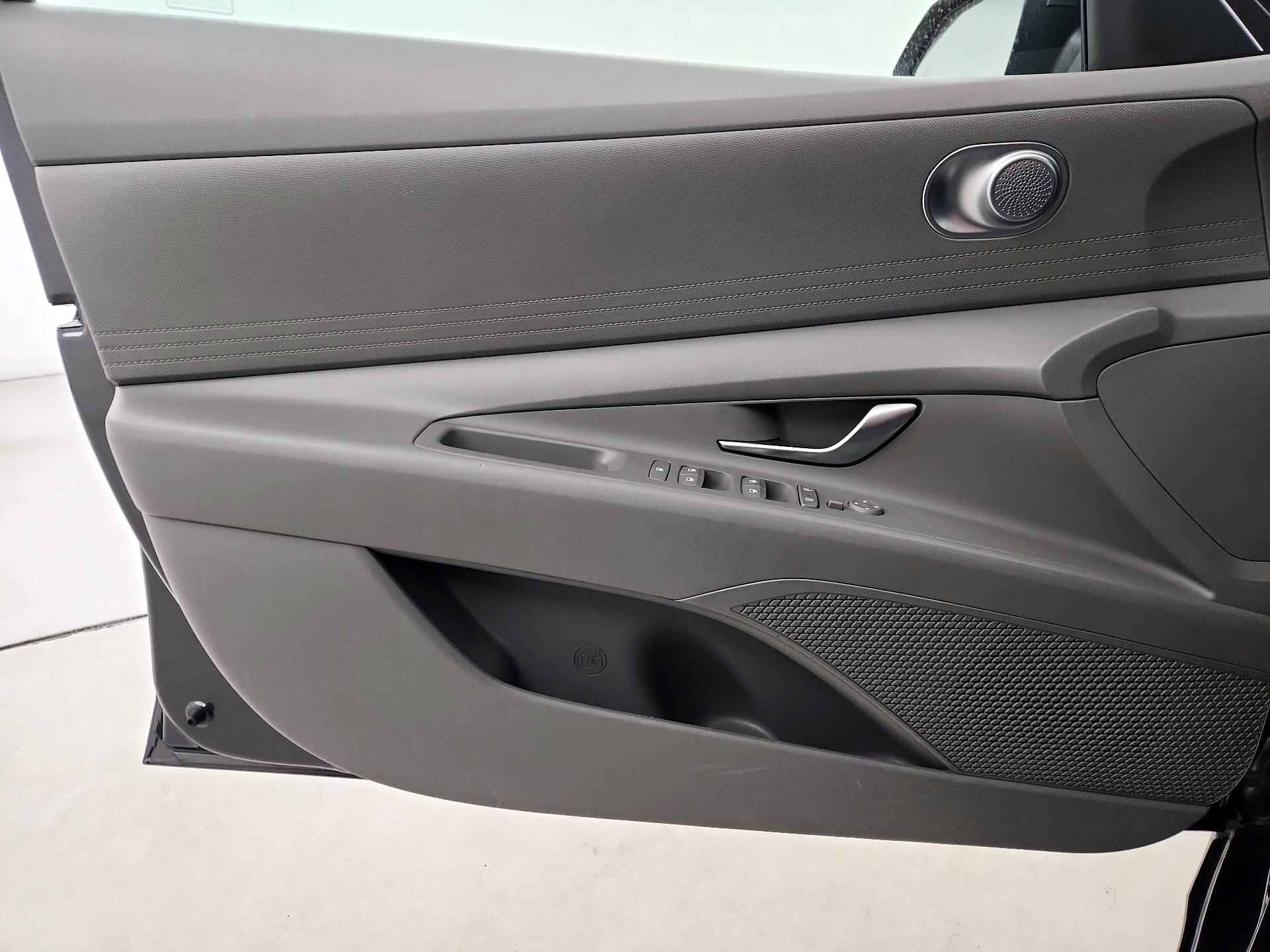 Thumbnail: 2021 Hyundai Elantra - 12