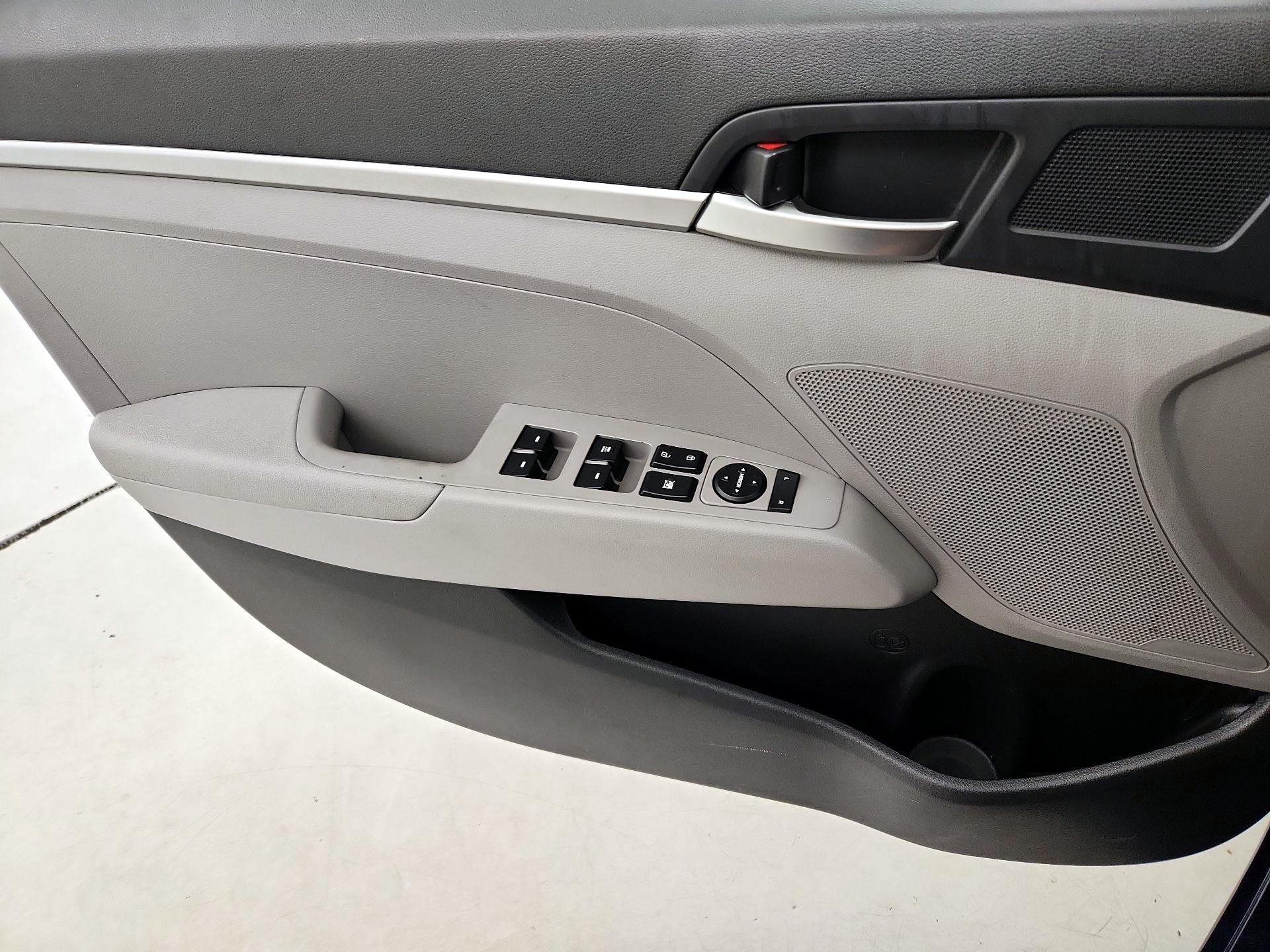 Thumbnail: 2020 Hyundai Elantra - 12