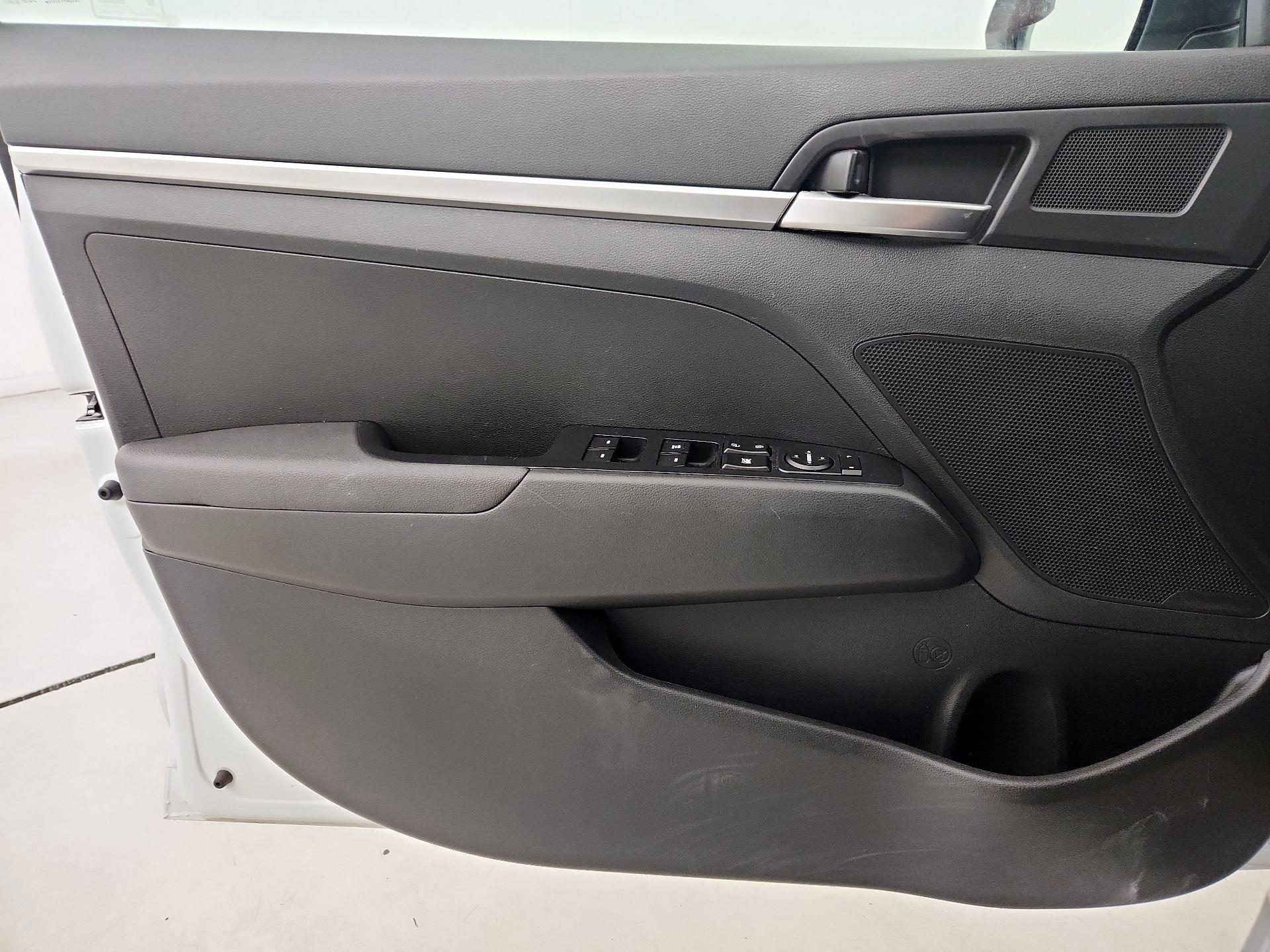 Thumbnail: 2020 Hyundai Elantra - 12