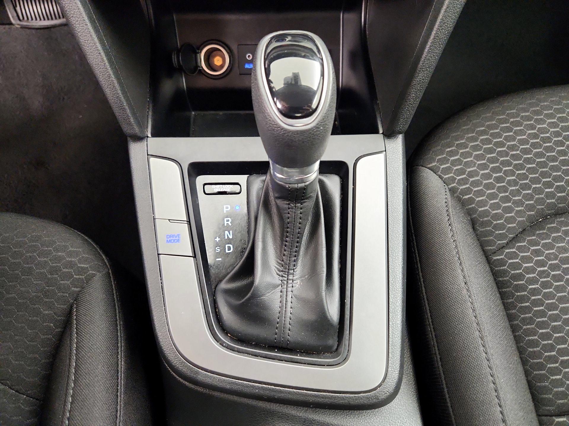 Thumbnail: 2020 Hyundai Elantra - 17