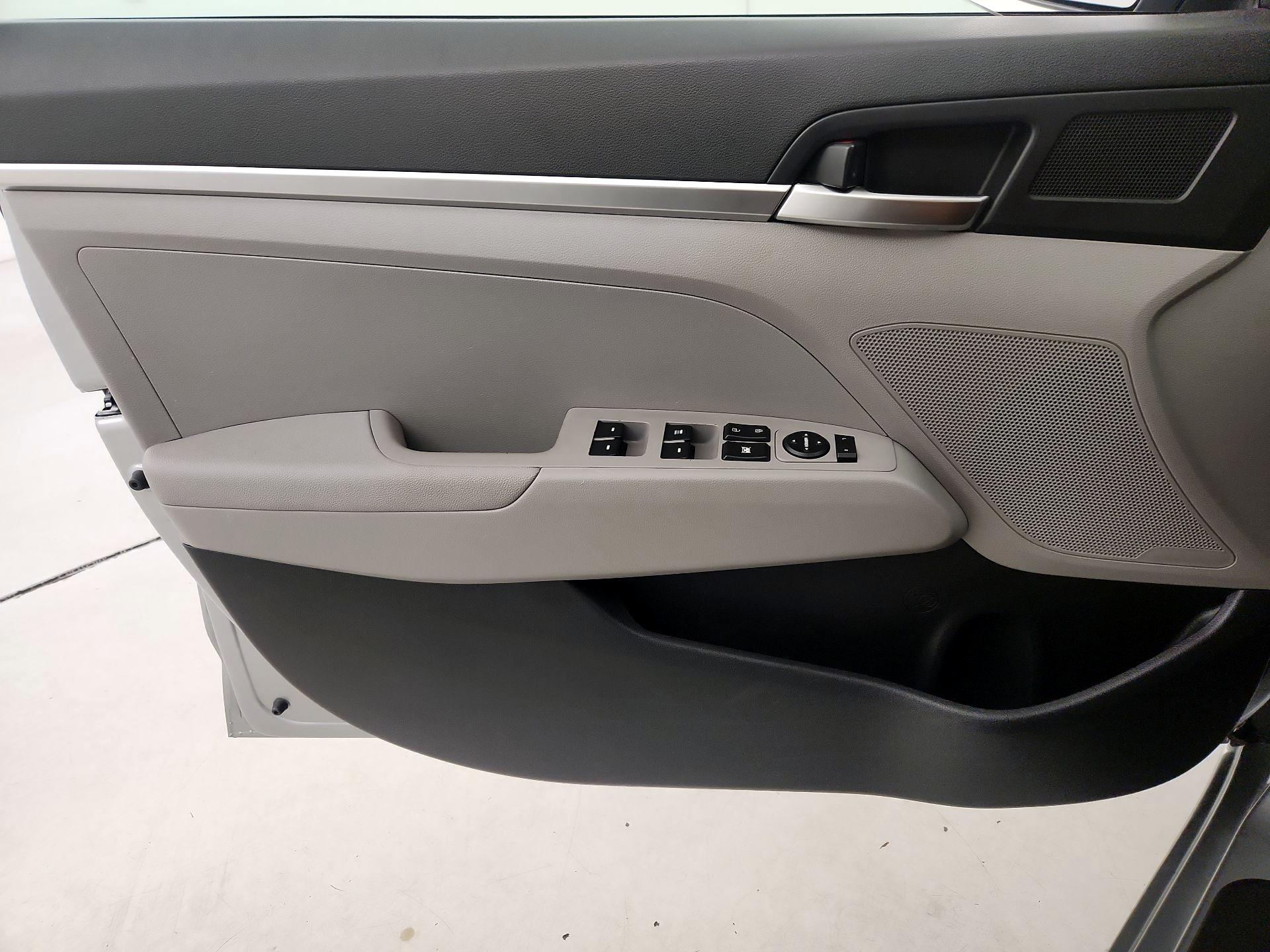 Thumbnail: 2020 Hyundai Elantra - 12