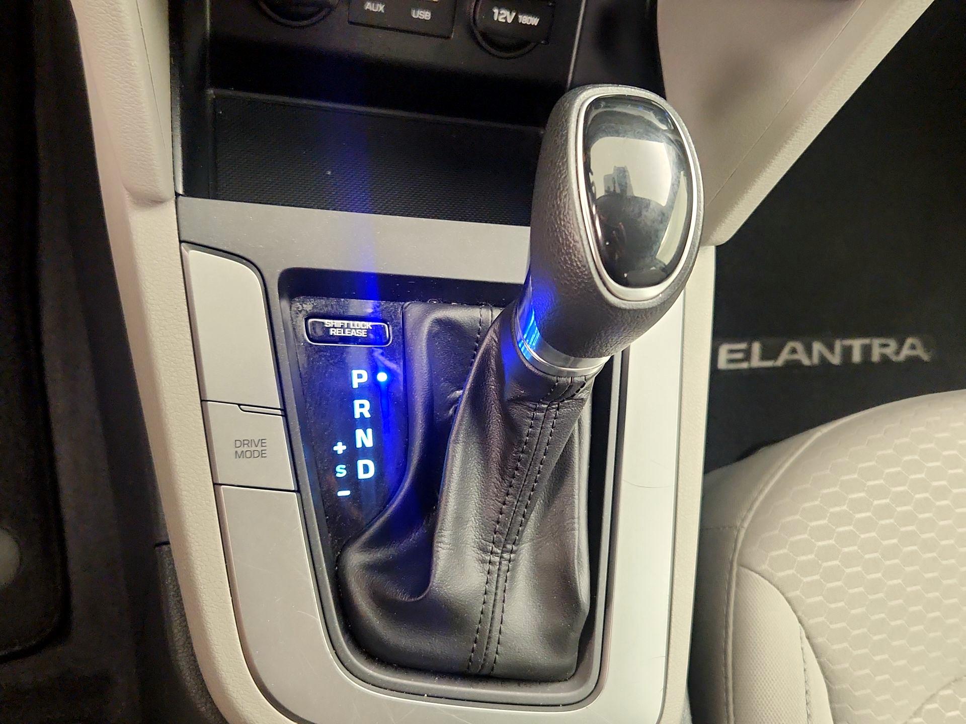 Thumbnail: 2020 Hyundai Elantra - 17
