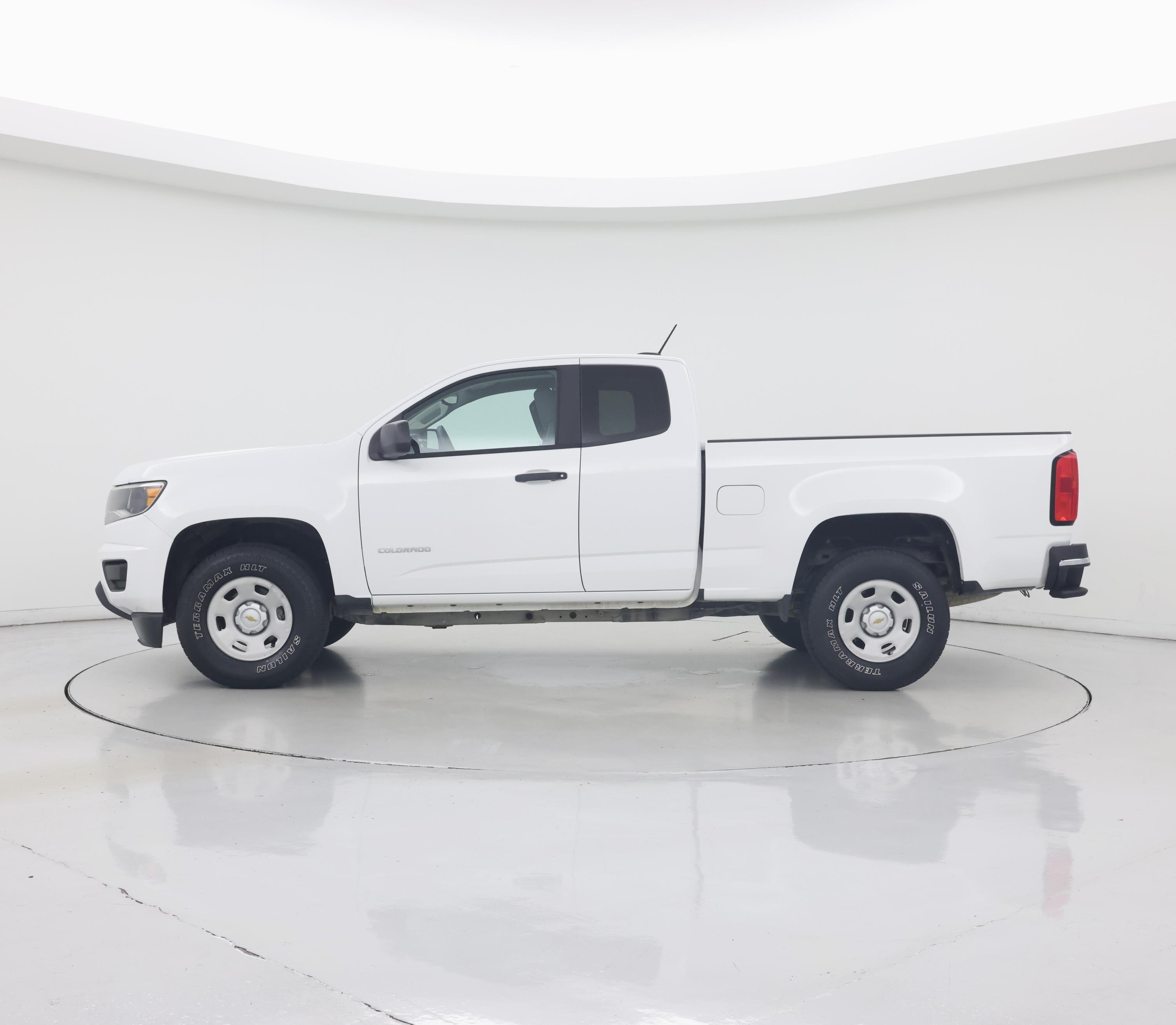 Thumbnail: 2019 Chevrolet Colorado - 3