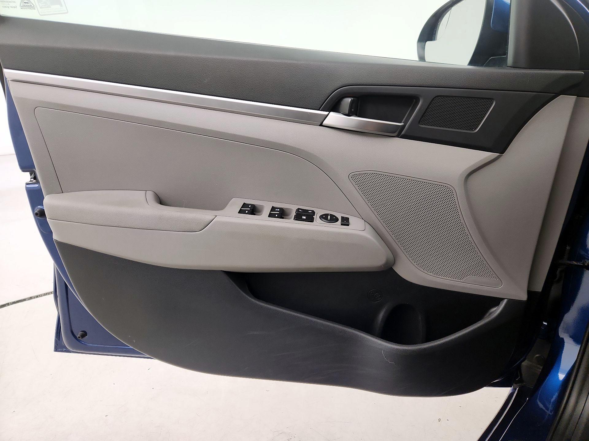 Thumbnail: 2020 Hyundai Elantra - 12