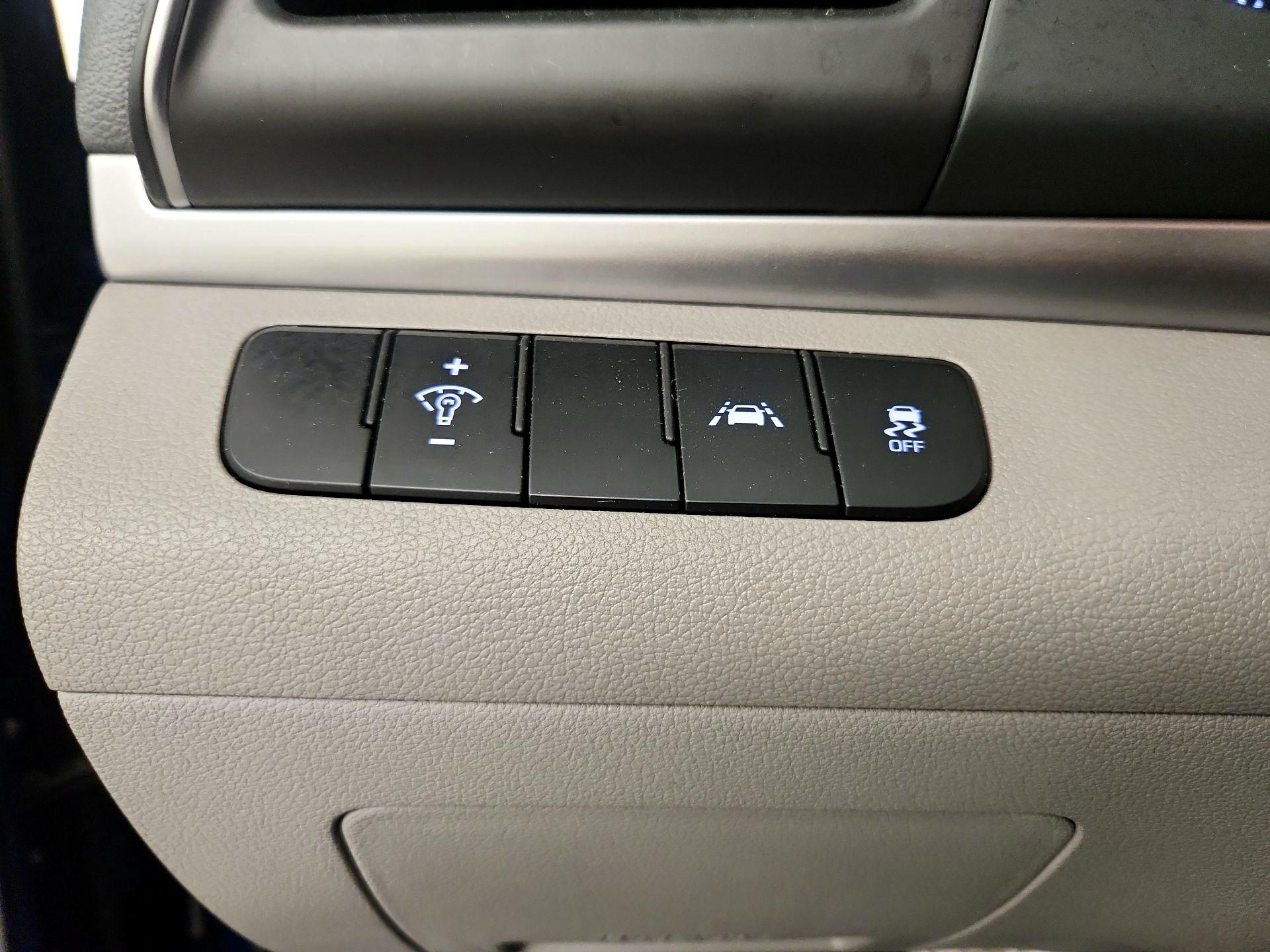 Thumbnail: 2020 Hyundai Elantra - 13