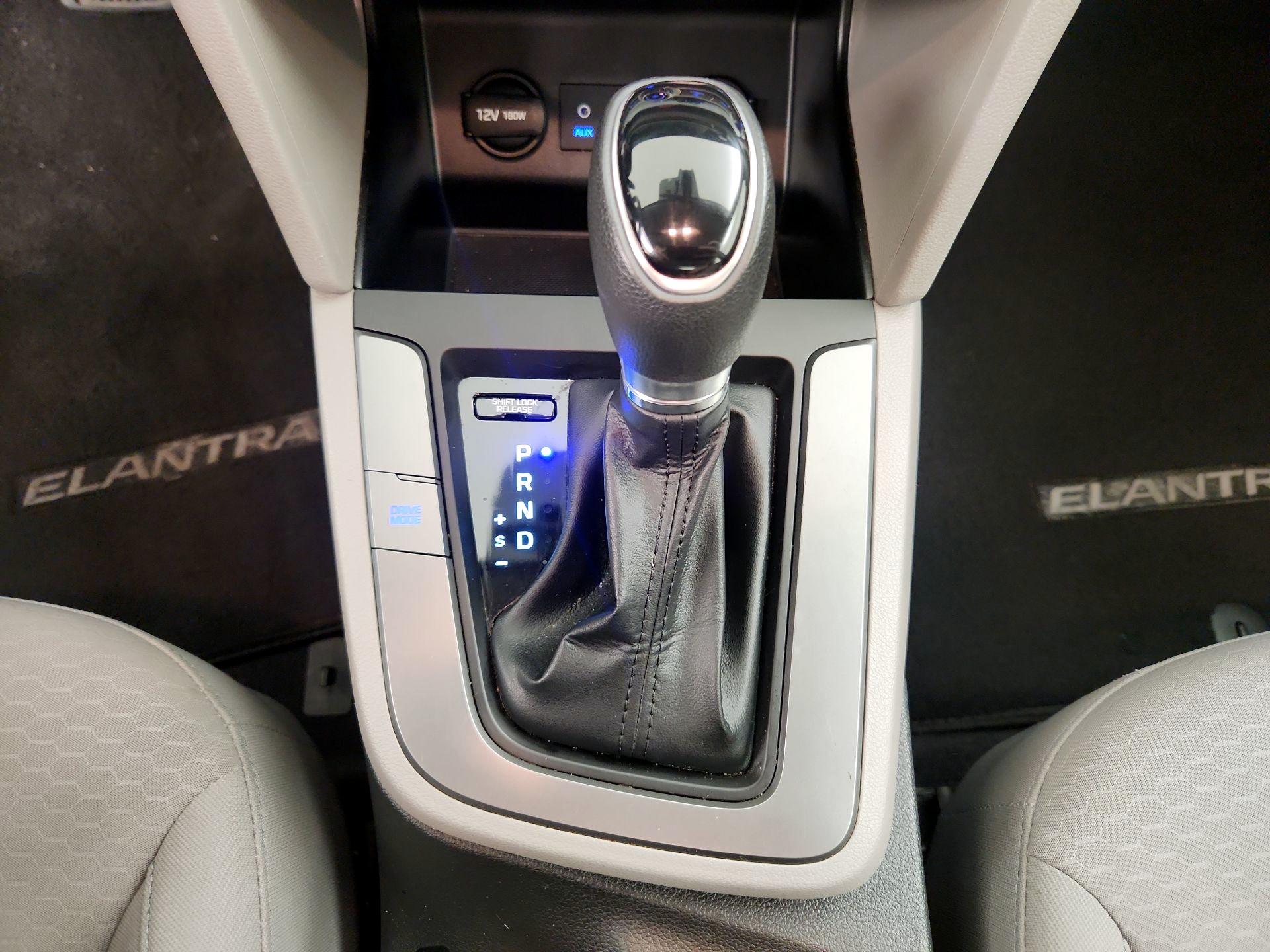Thumbnail: 2020 Hyundai Elantra - 17