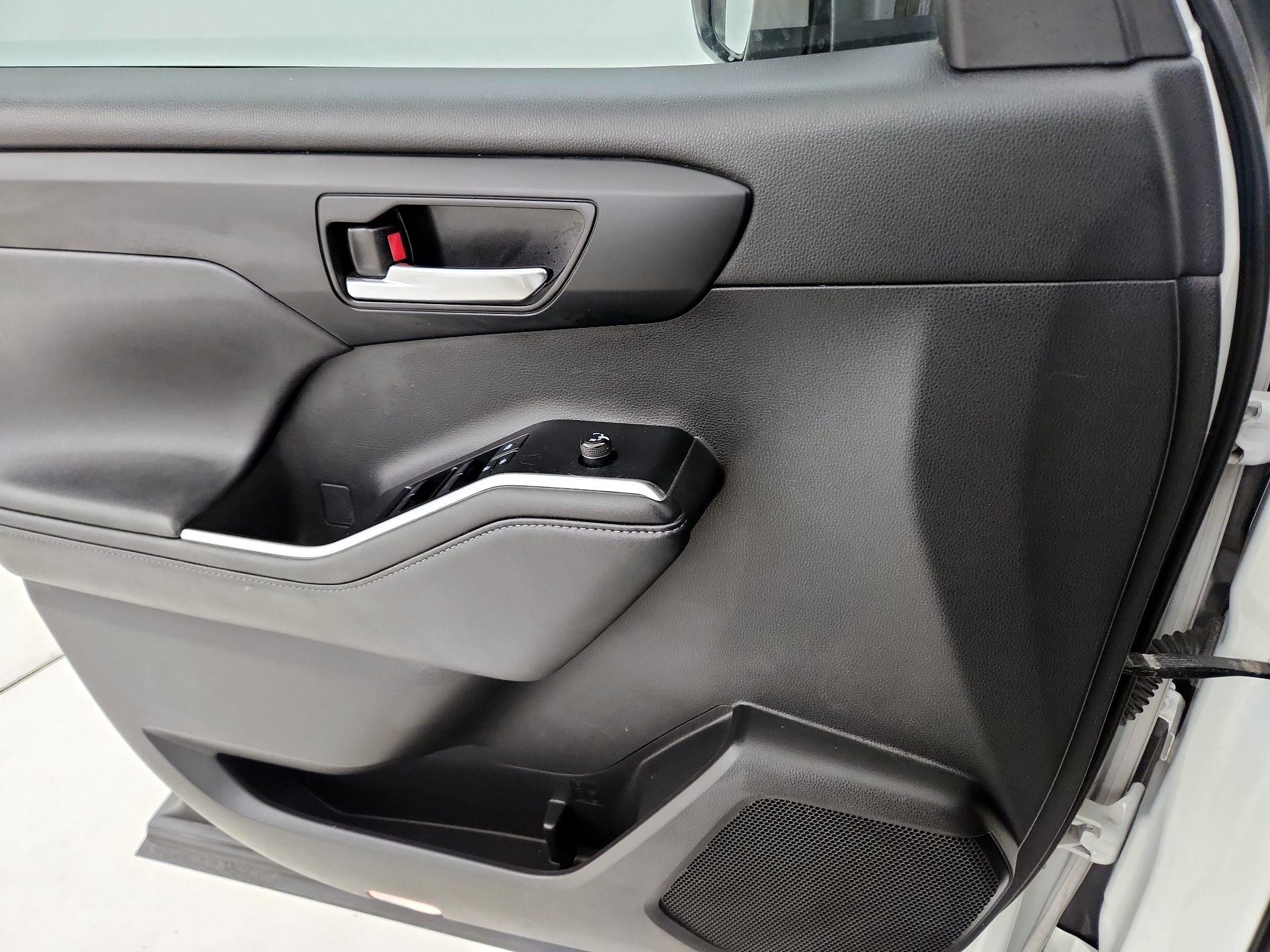Thumbnail: 2021 Toyota Highlander - 12