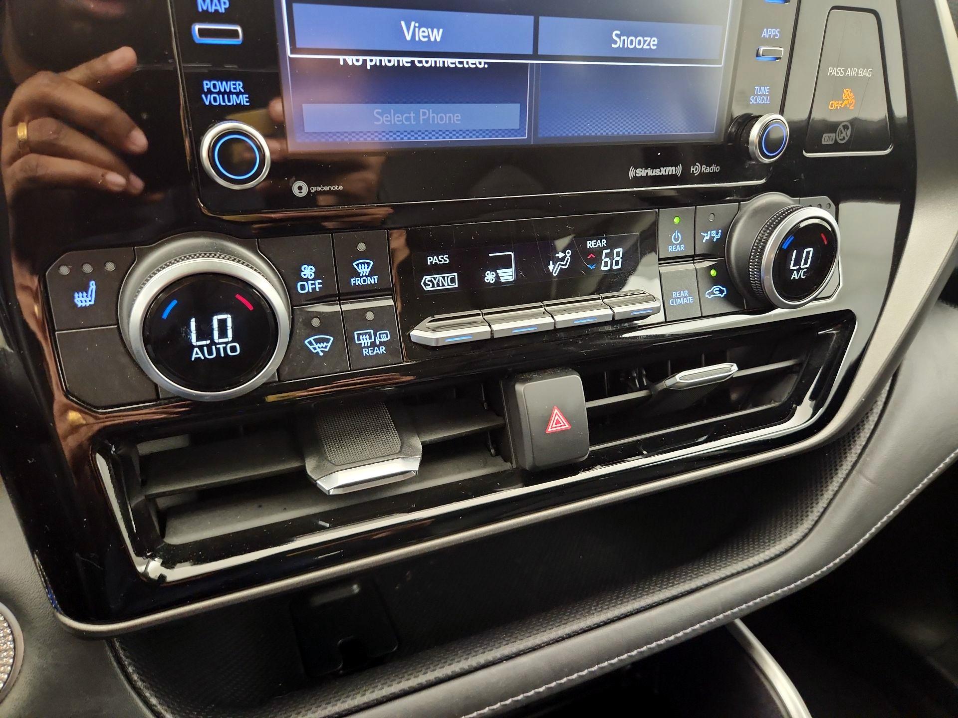 Thumbnail: 2021 Toyota Highlander - 16
