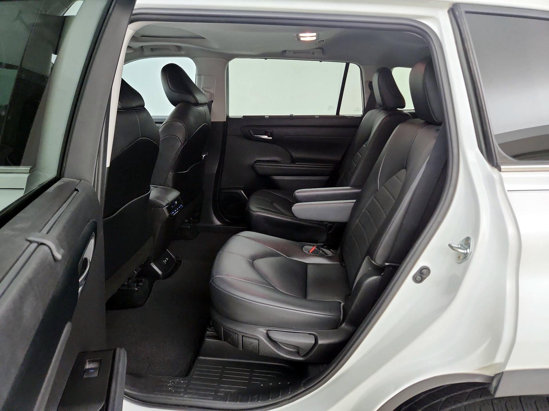 Thumbnail: 2021 Toyota Highlander - 20