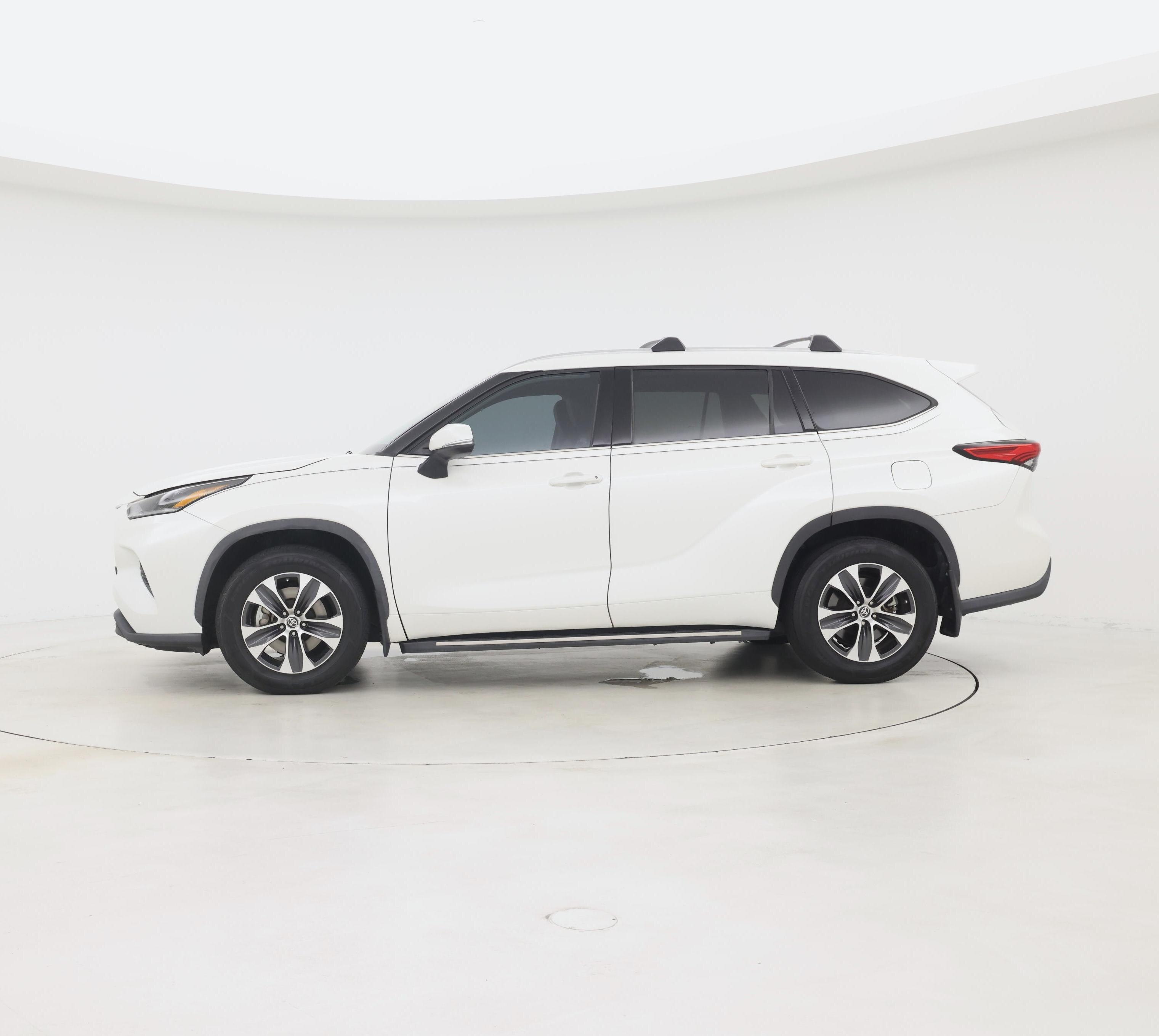 Thumbnail: 2021 Toyota Highlander - 3