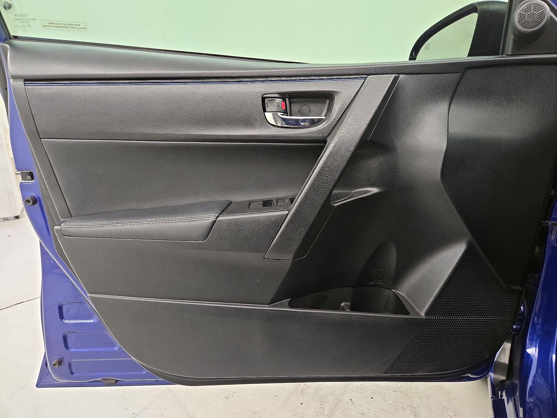 Thumbnail: 2017 Toyota Corolla - 12