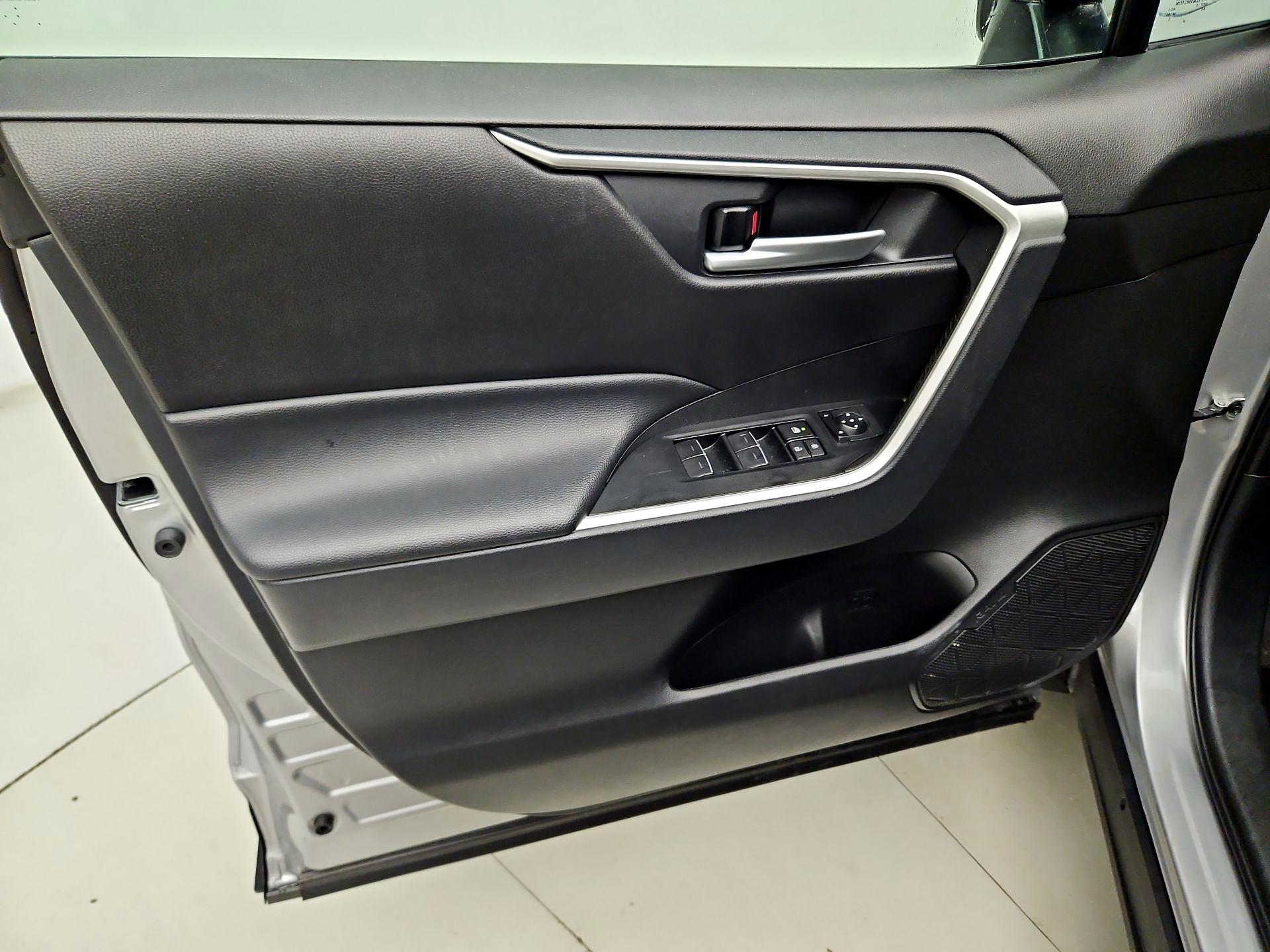 Thumbnail: 2025 Toyota RAV4 - 12